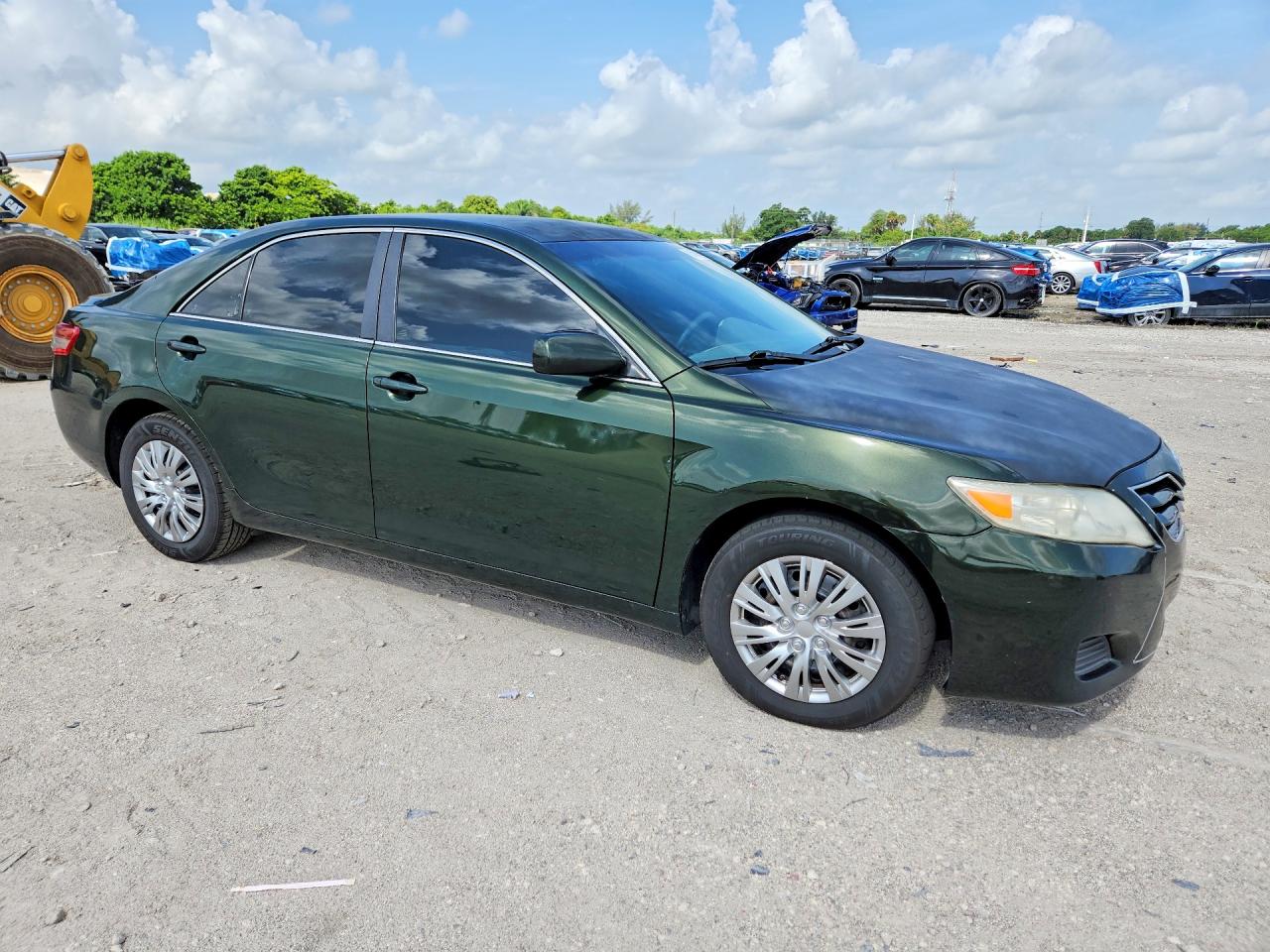 2011 Toyota Camry Le Green vin: 4T1BF3EK0BU732445