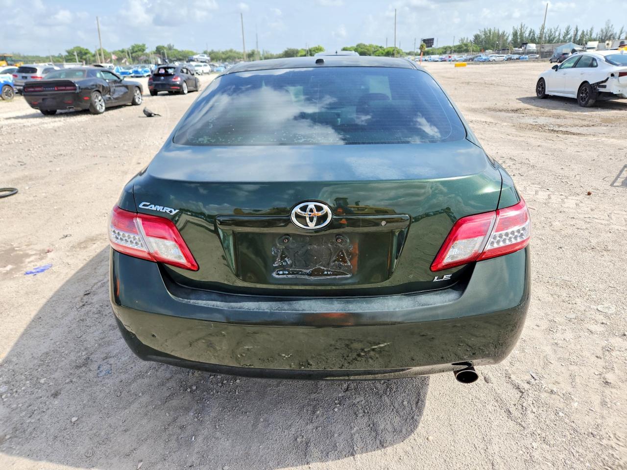 2011 Toyota Camry Le Green vin: 4T1BF3EK0BU732445