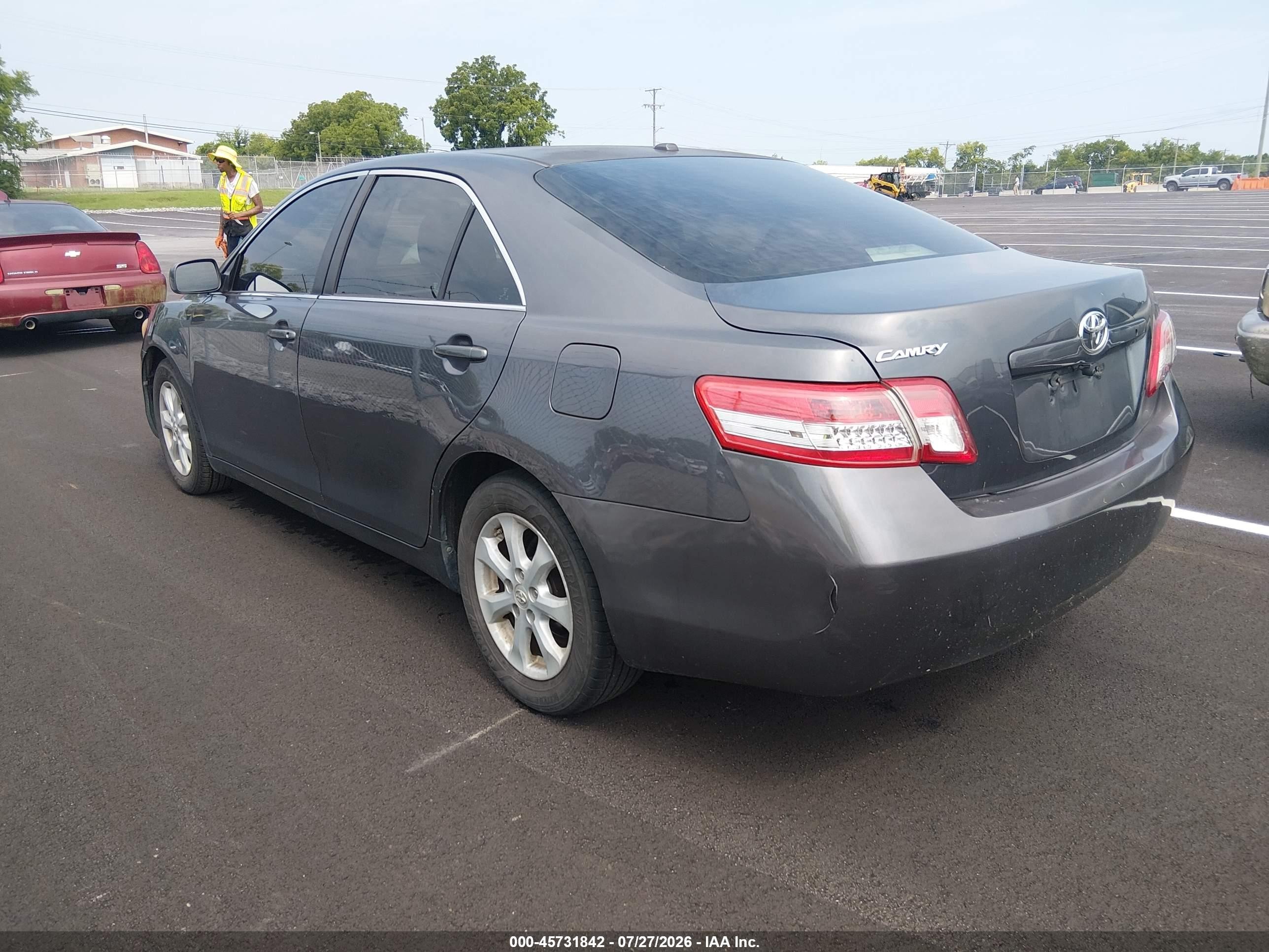 2011 Toyota Camry Le Gray vin: 4T1BF3EK0BU732719
