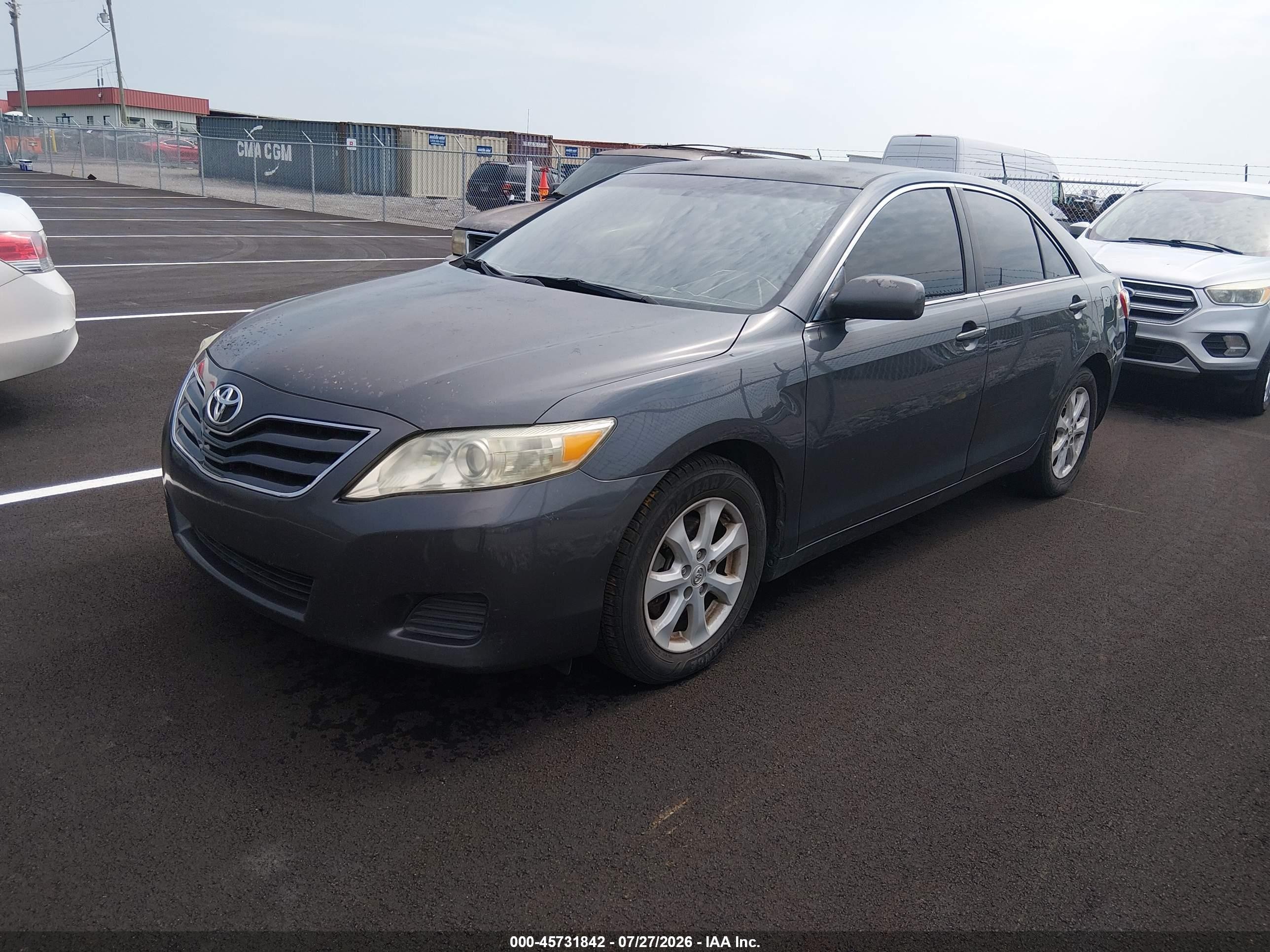 2011 Toyota Camry Le Gray vin: 4T1BF3EK0BU732719