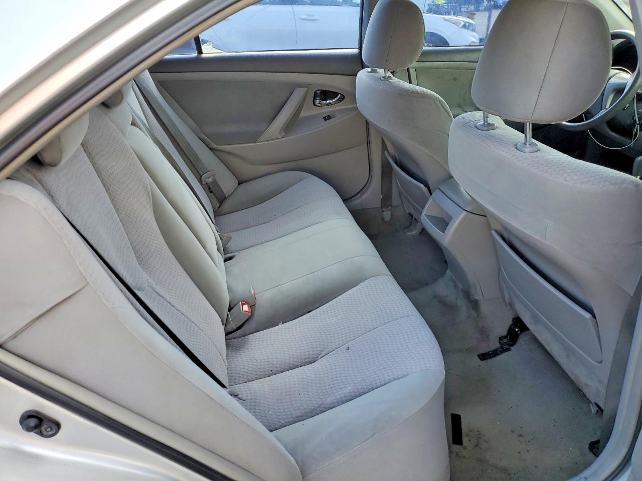 2011 Toyota Camry Le Silver vin: 4T1BF3EK0BU736835