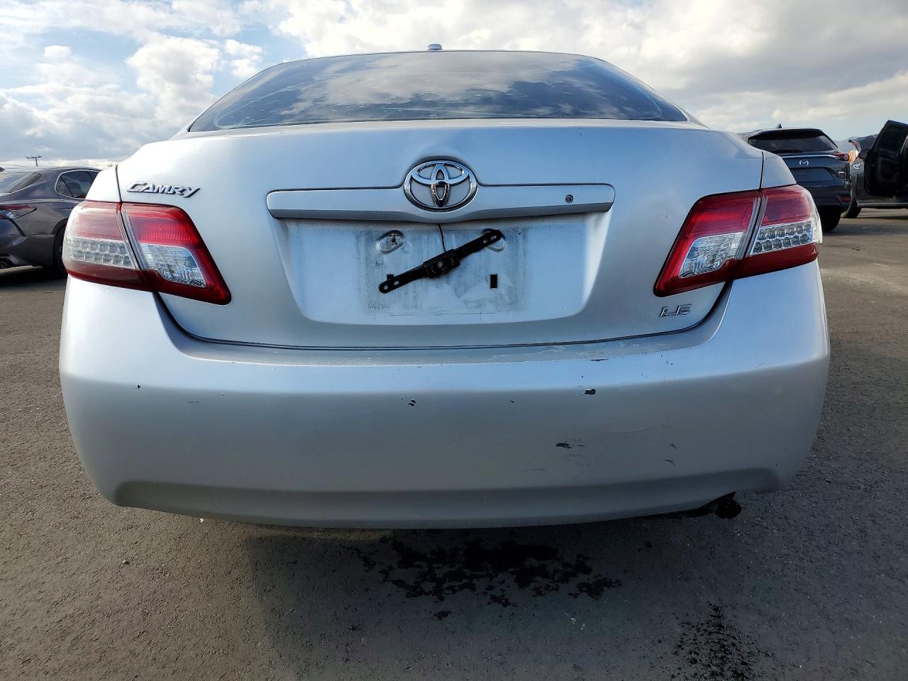 2011 Toyota Camry Le Silver vin: 4T1BF3EK0BU736835