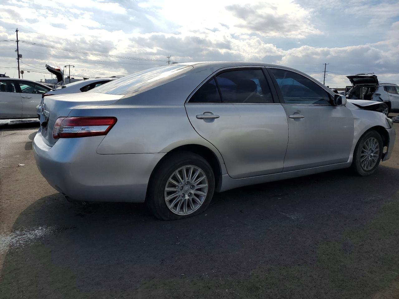 2011 Toyota Camry Le Silver vin: 4T1BF3EK0BU736835