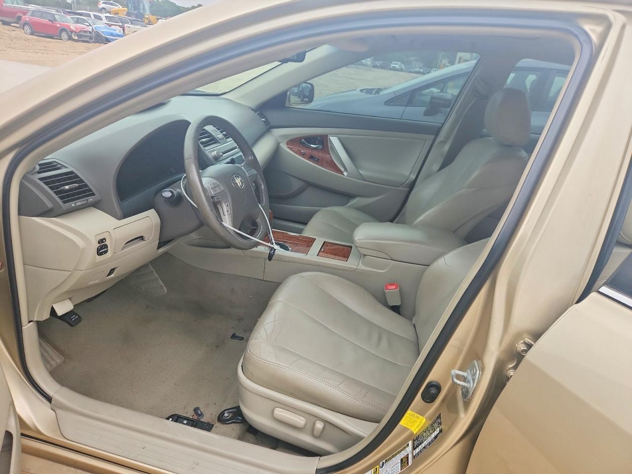 2011 Toyota Camry Xle Tan vin: 4T1BF3EK0BU738410