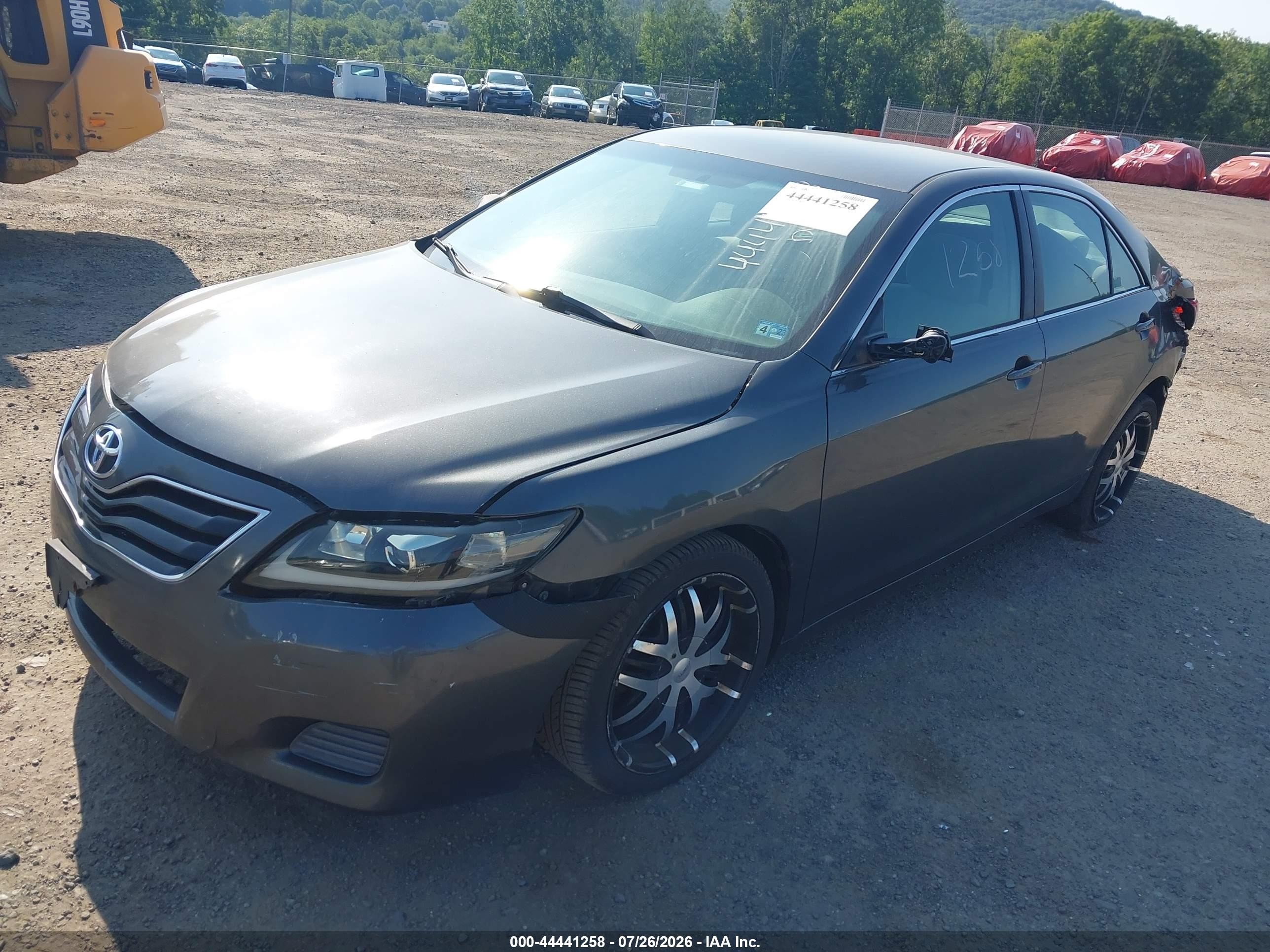 2011 Toyota Camry Le Gray vin: 4T1BF3EK0BU739752