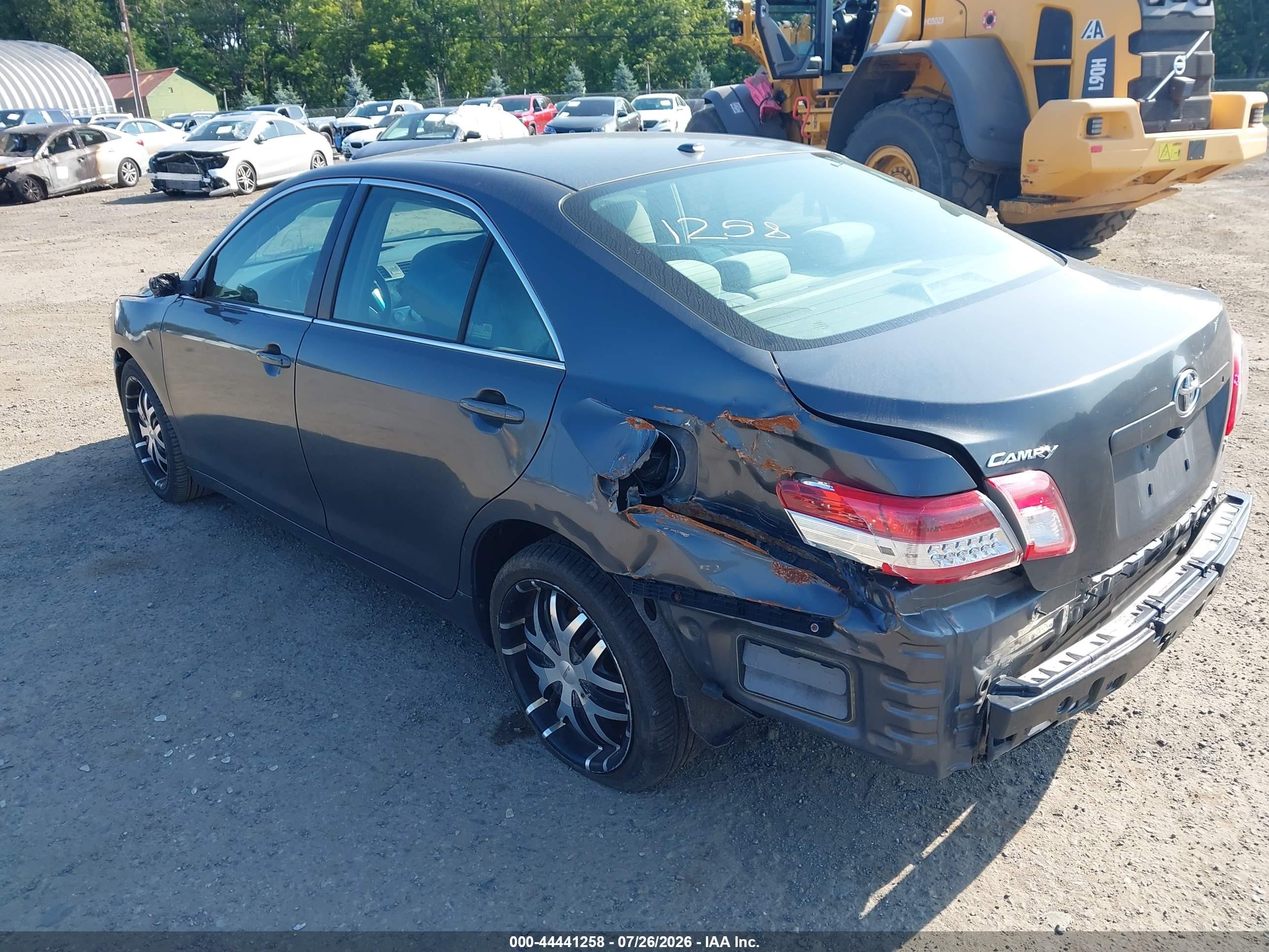 2011 Toyota Camry Le Gray vin: 4T1BF3EK0BU739752
