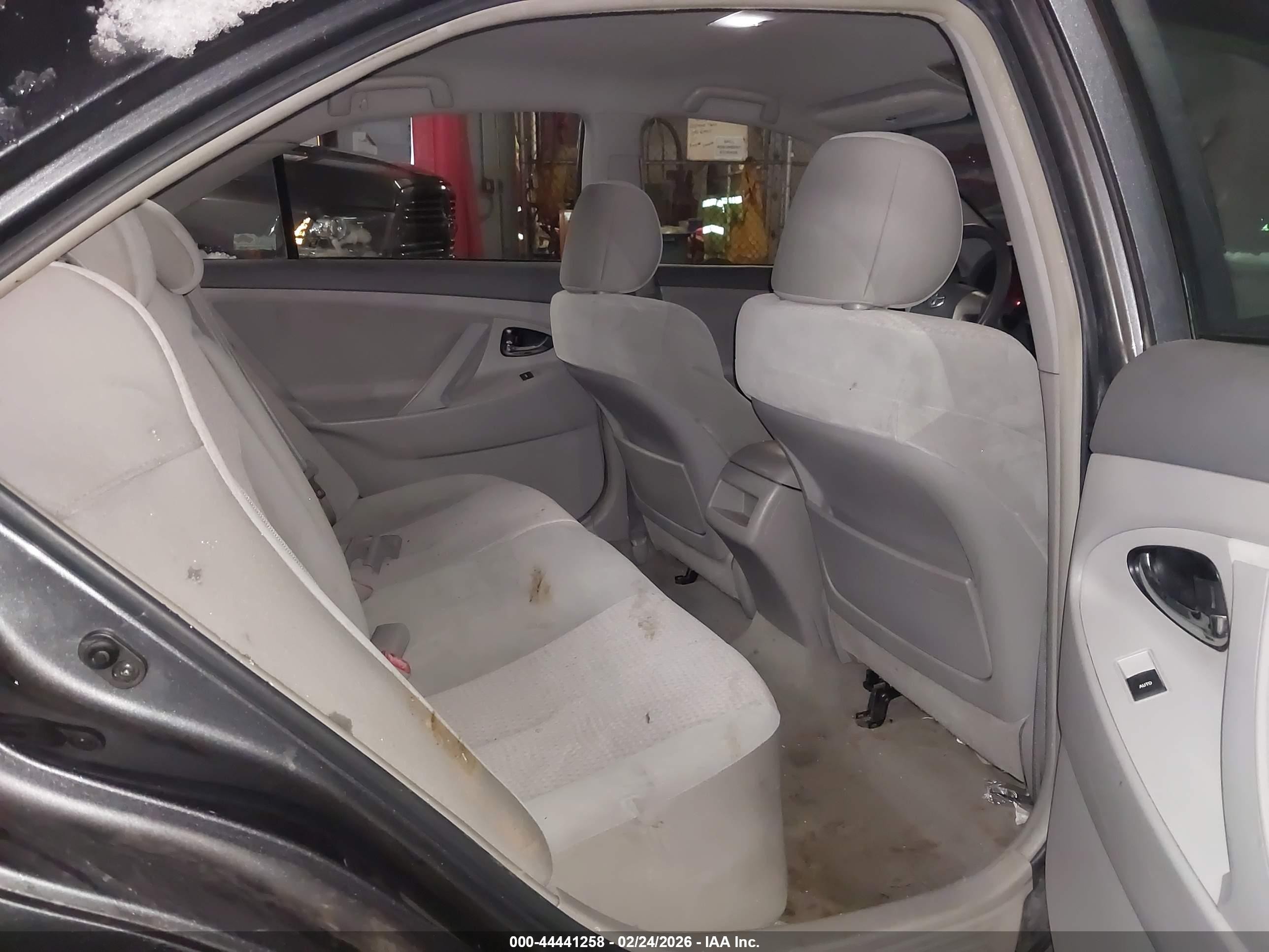 2011 Toyota Camry Le Gray vin: 4T1BF3EK0BU739752