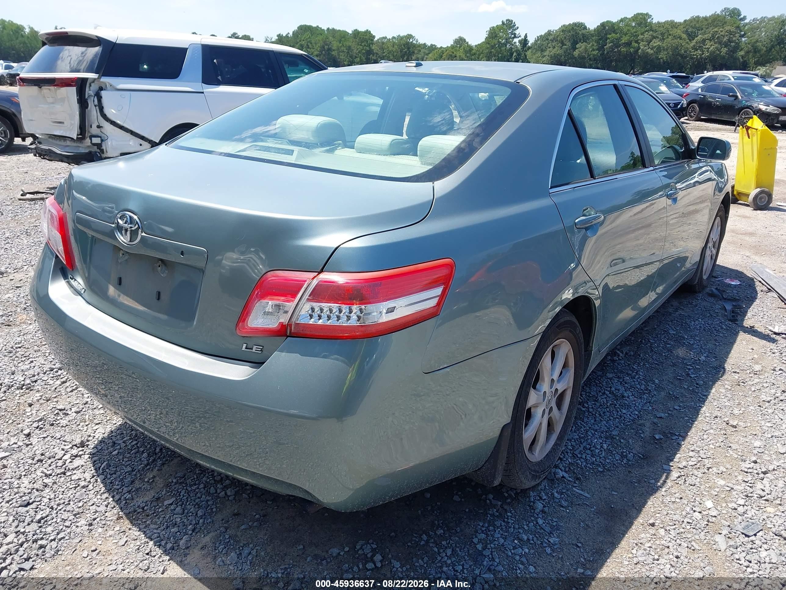 2011 Toyota Camry Le Green vin: 4T1BF3EK0BU753425