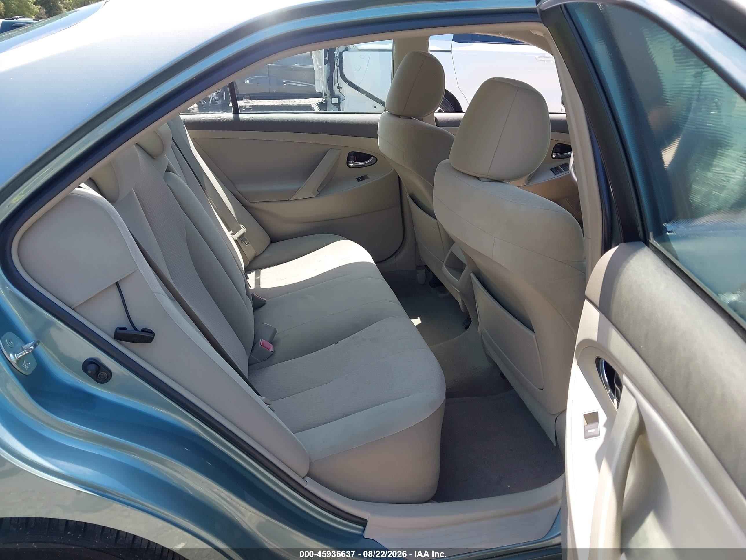 2011 Toyota Camry Le Green vin: 4T1BF3EK0BU753425