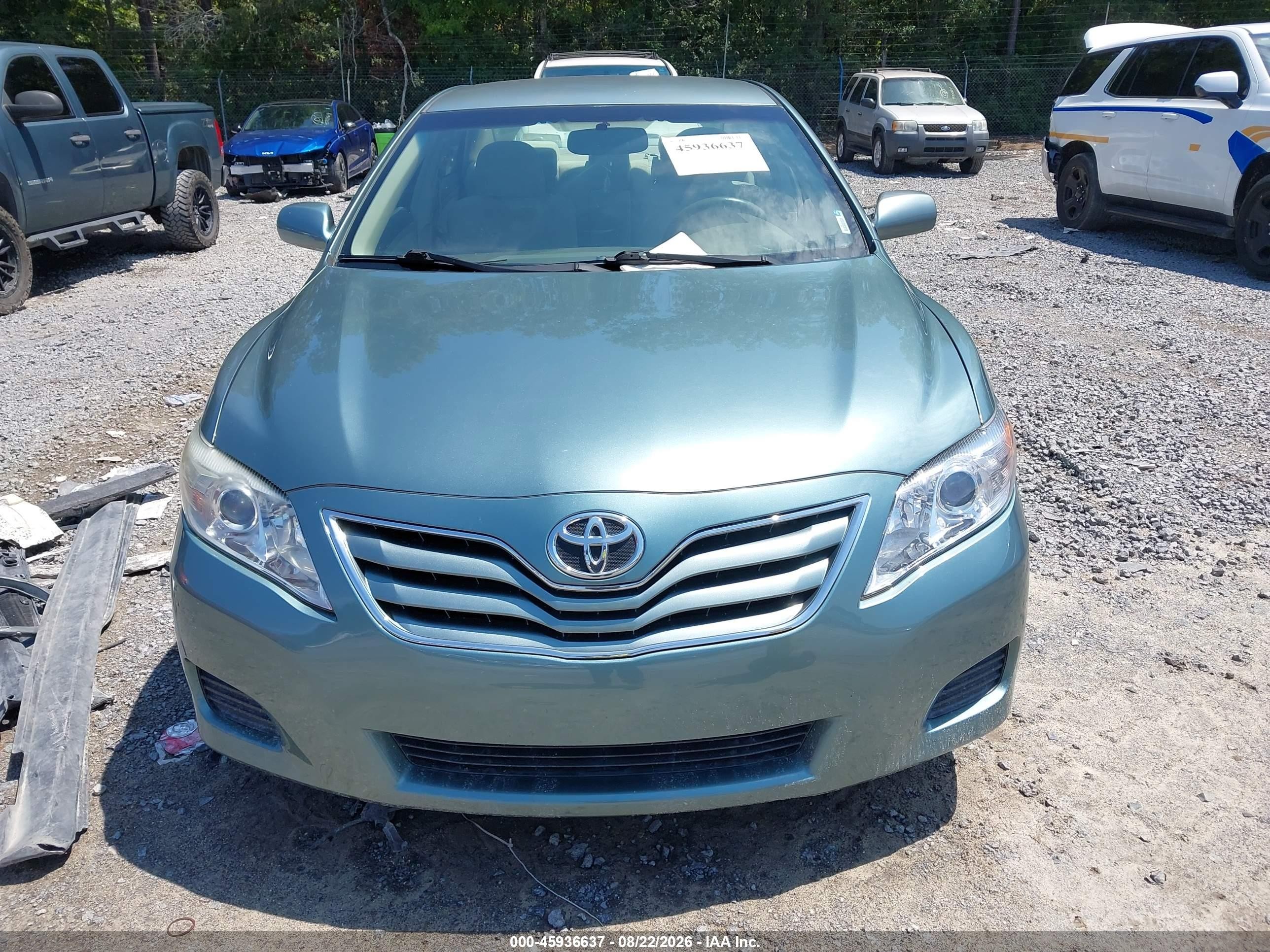 2011 Toyota Camry Le Green vin: 4T1BF3EK0BU753425