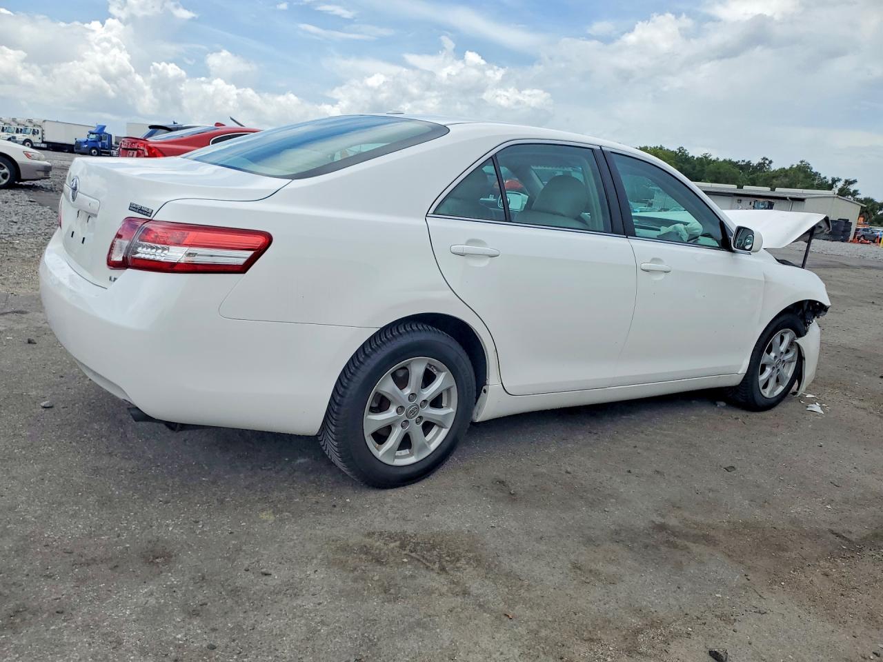 2011 Toyota Camry Le Белый vin: 4T1BF3EK0BU755451