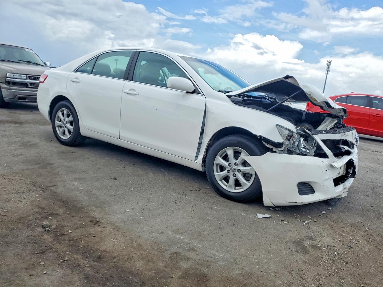 2011 Toyota Camry Le Белый vin: 4T1BF3EK0BU755451