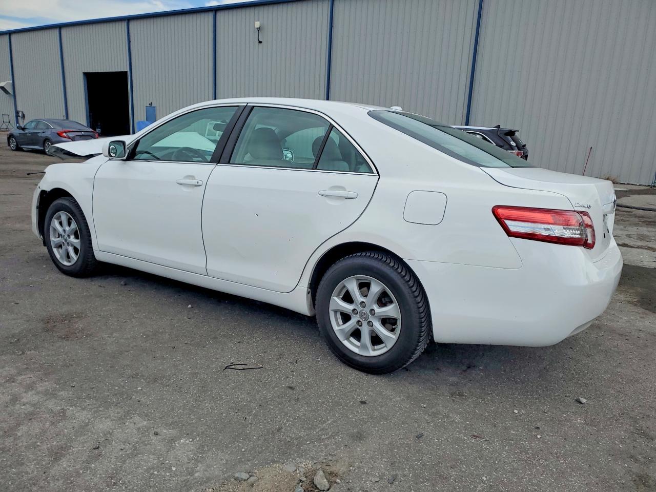 2011 Toyota Camry Le Белый vin: 4T1BF3EK0BU755451