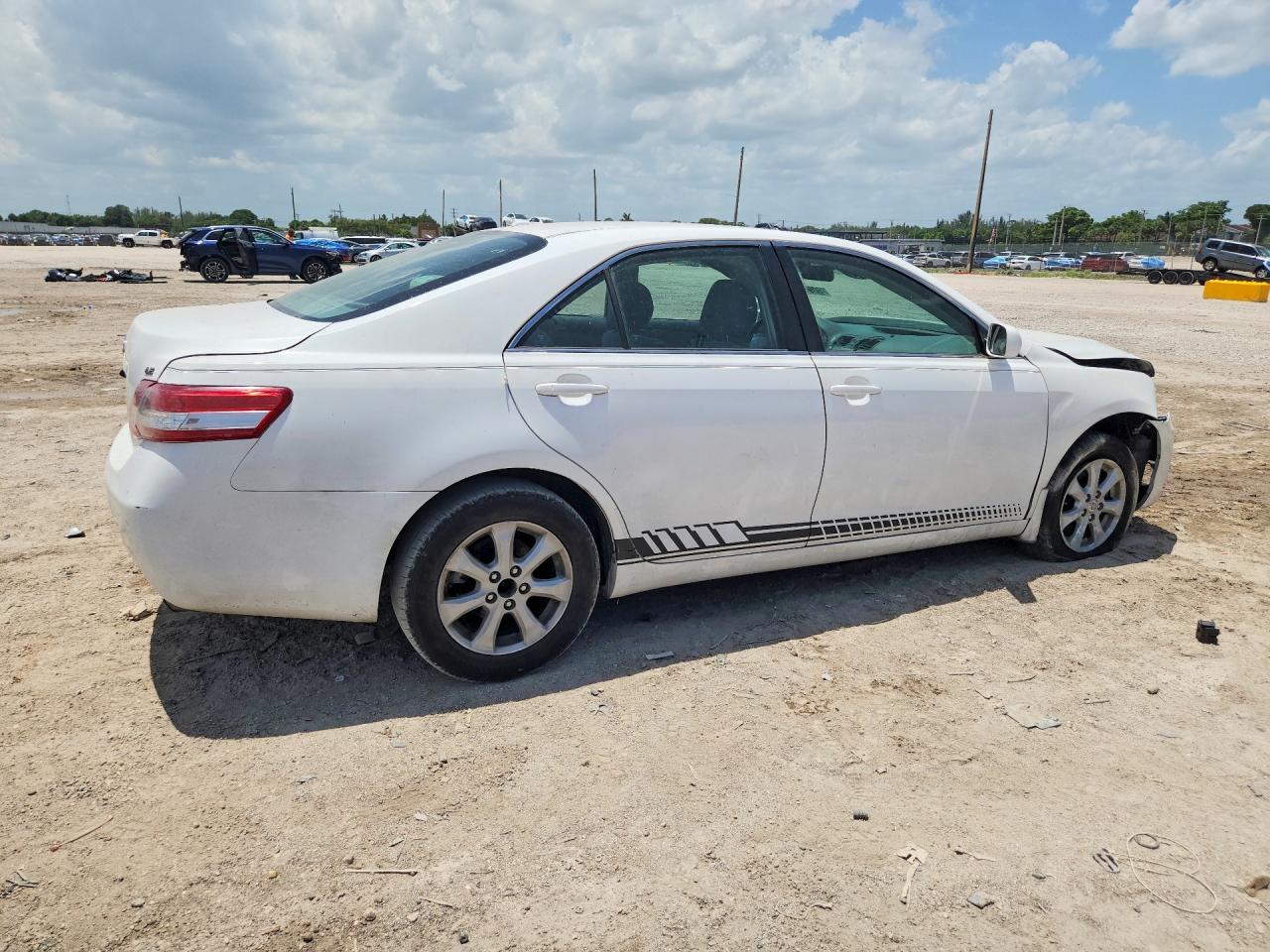 2011 Toyota Camry Le Белый vin: 4T1BF3EK0BU761914