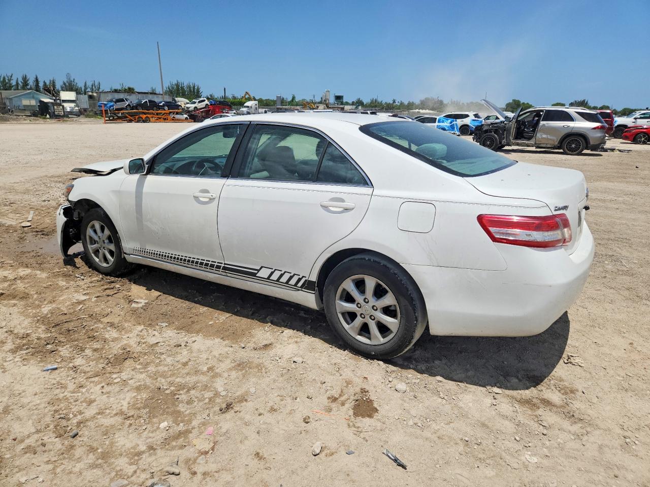 2011 Toyota Camry Le Белый vin: 4T1BF3EK0BU761914