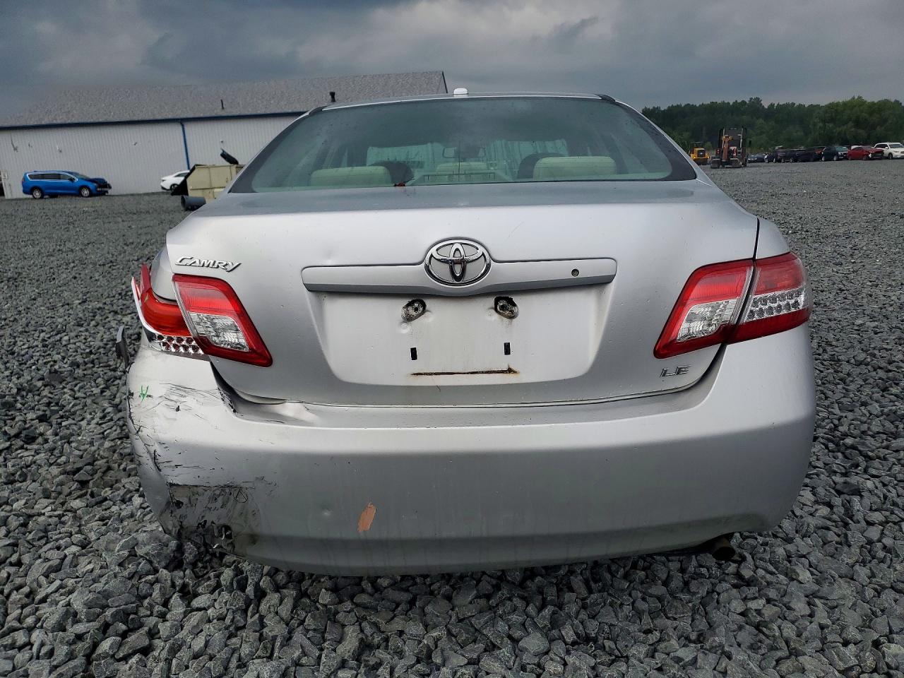 2011 Toyota Camry Le Silver vin: 4T1BF3EK0BU767583