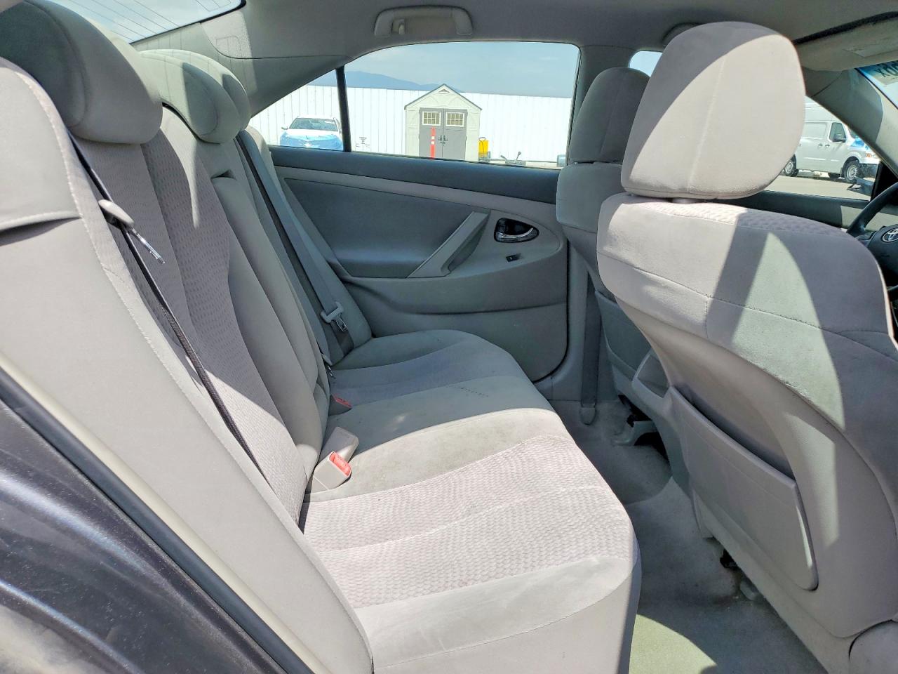 2010 Toyota Camry Le Gray vin: 4T1BF3EK1AU006141