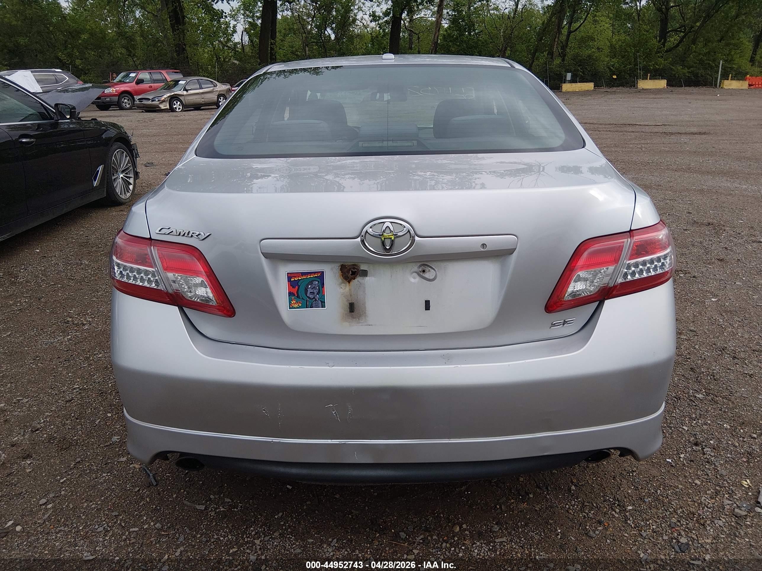 2010 Toyota Camry Se Серебряный vin: 4T1BF3EK1AU047451