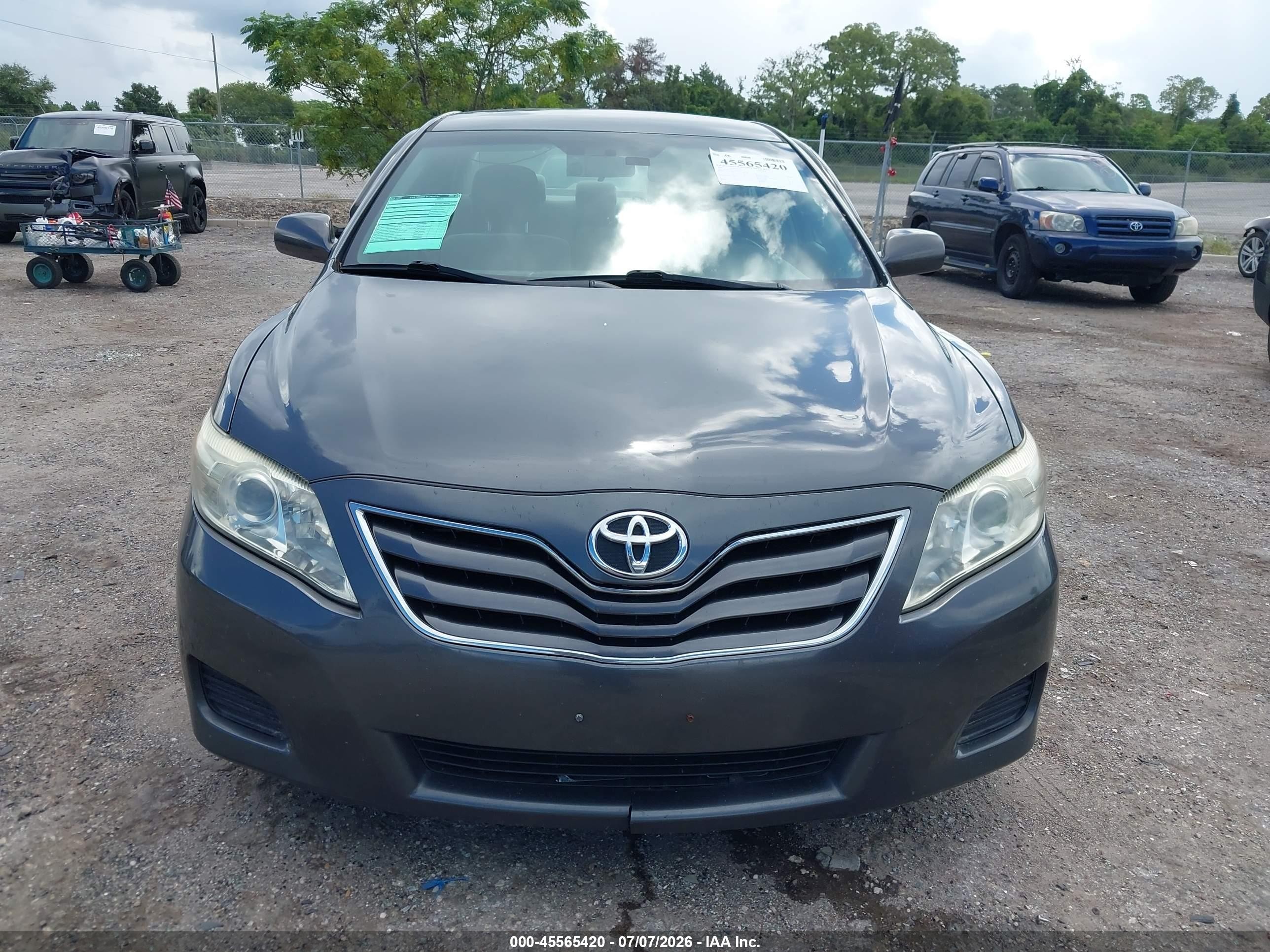 2010 Toyota Camry Le Gray vin: 4T1BF3EK1AU062712