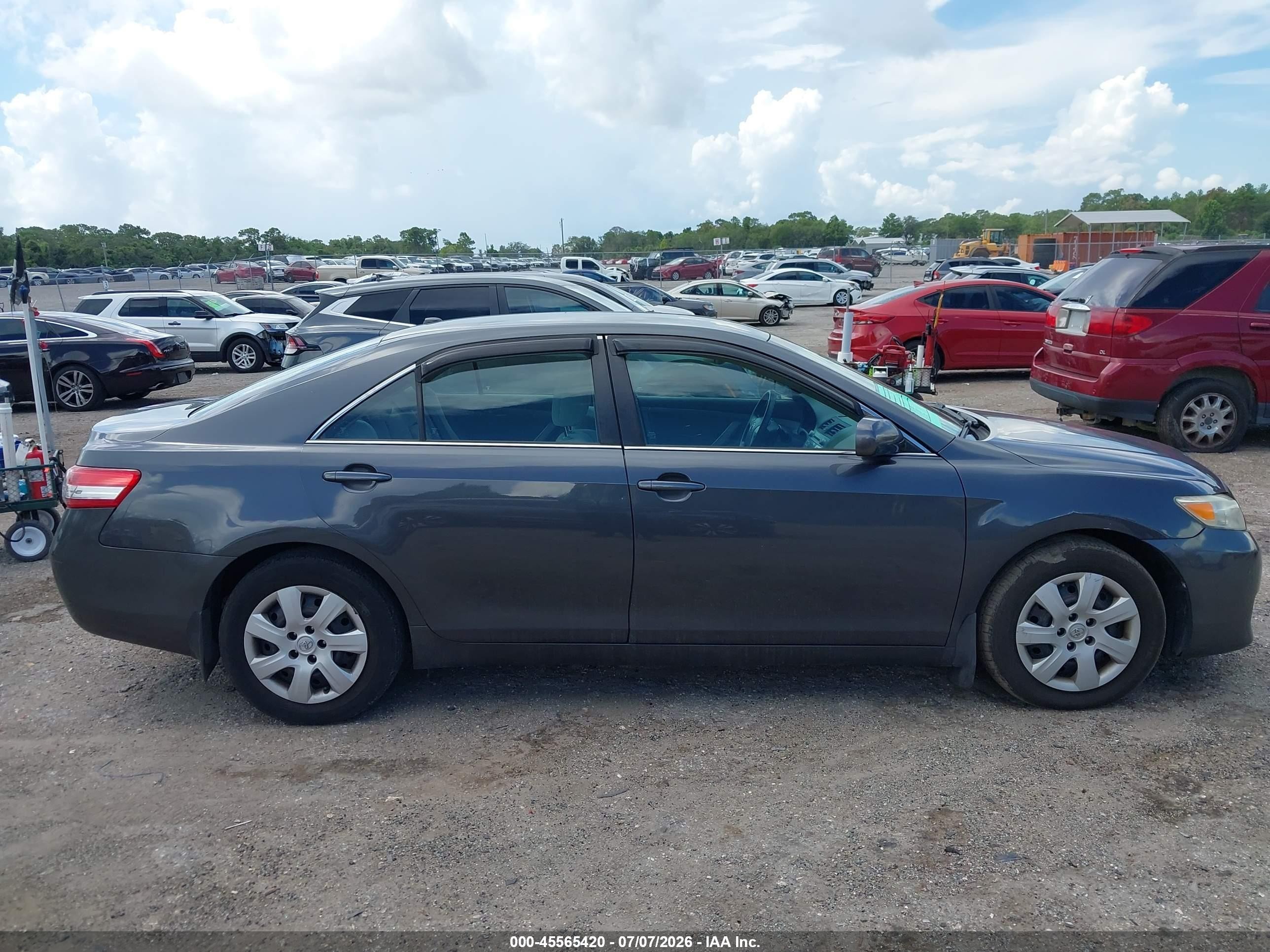 2010 Toyota Camry Le Gray vin: 4T1BF3EK1AU062712