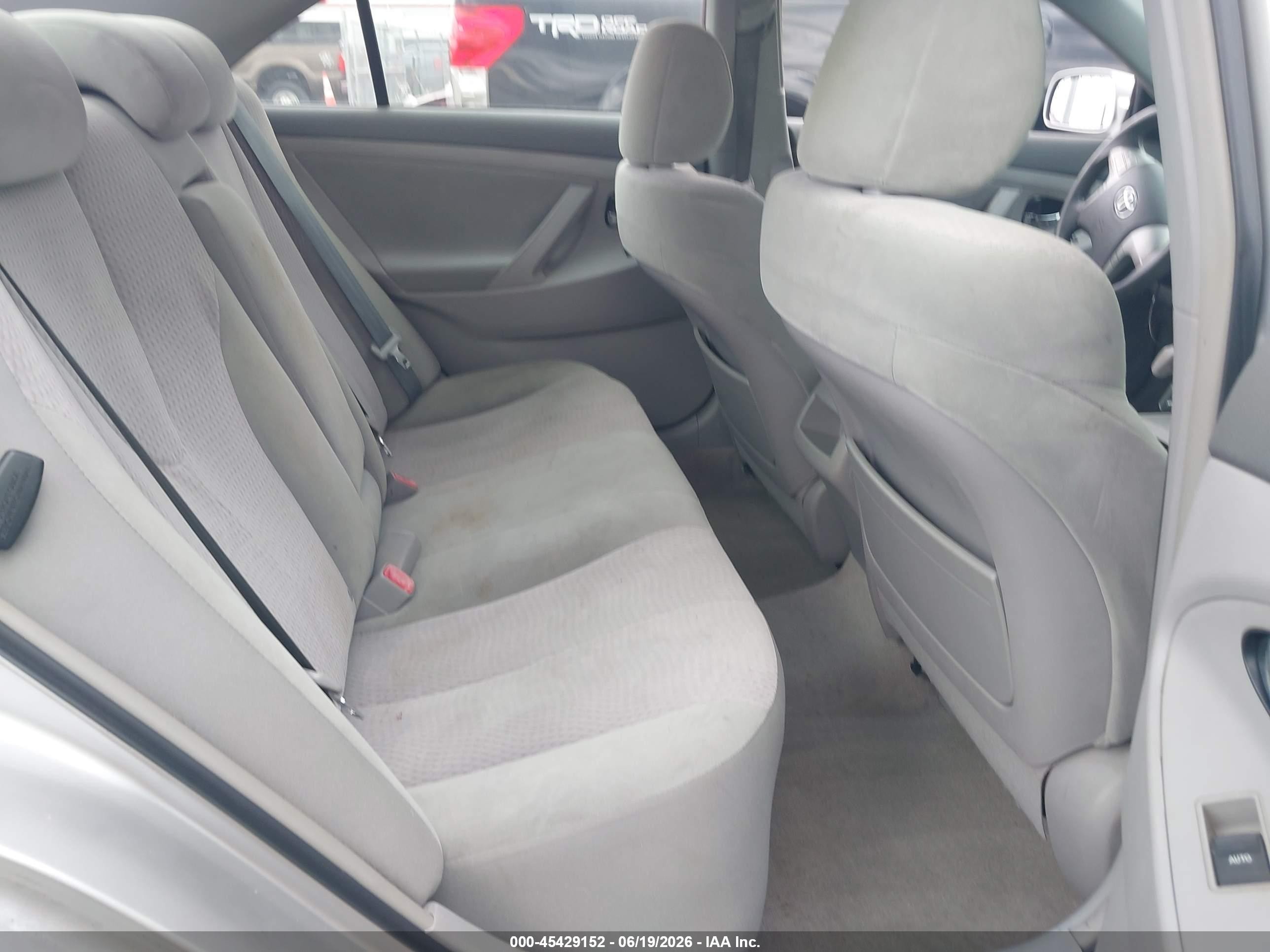 2010 Toyota Camry Le Silver vin: 4T1BF3EK1AU072995