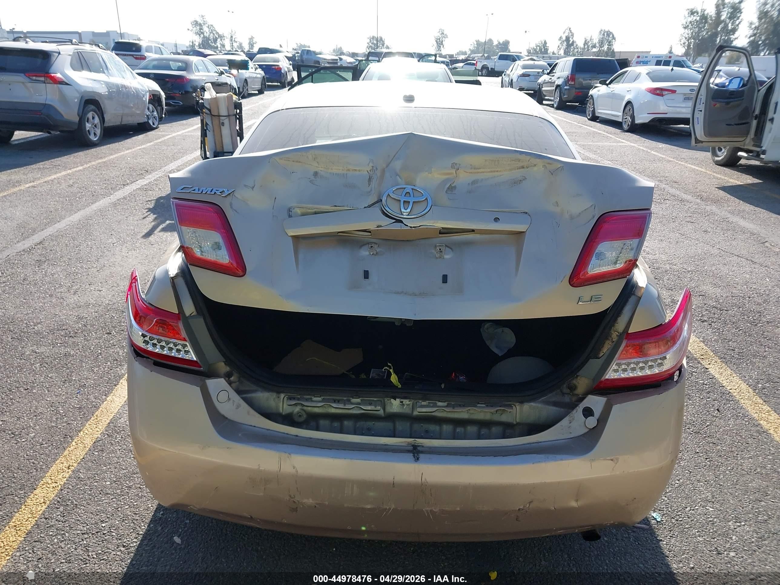 2010 Toyota Camry Le Gold vin: 4T1BF3EK1AU086184