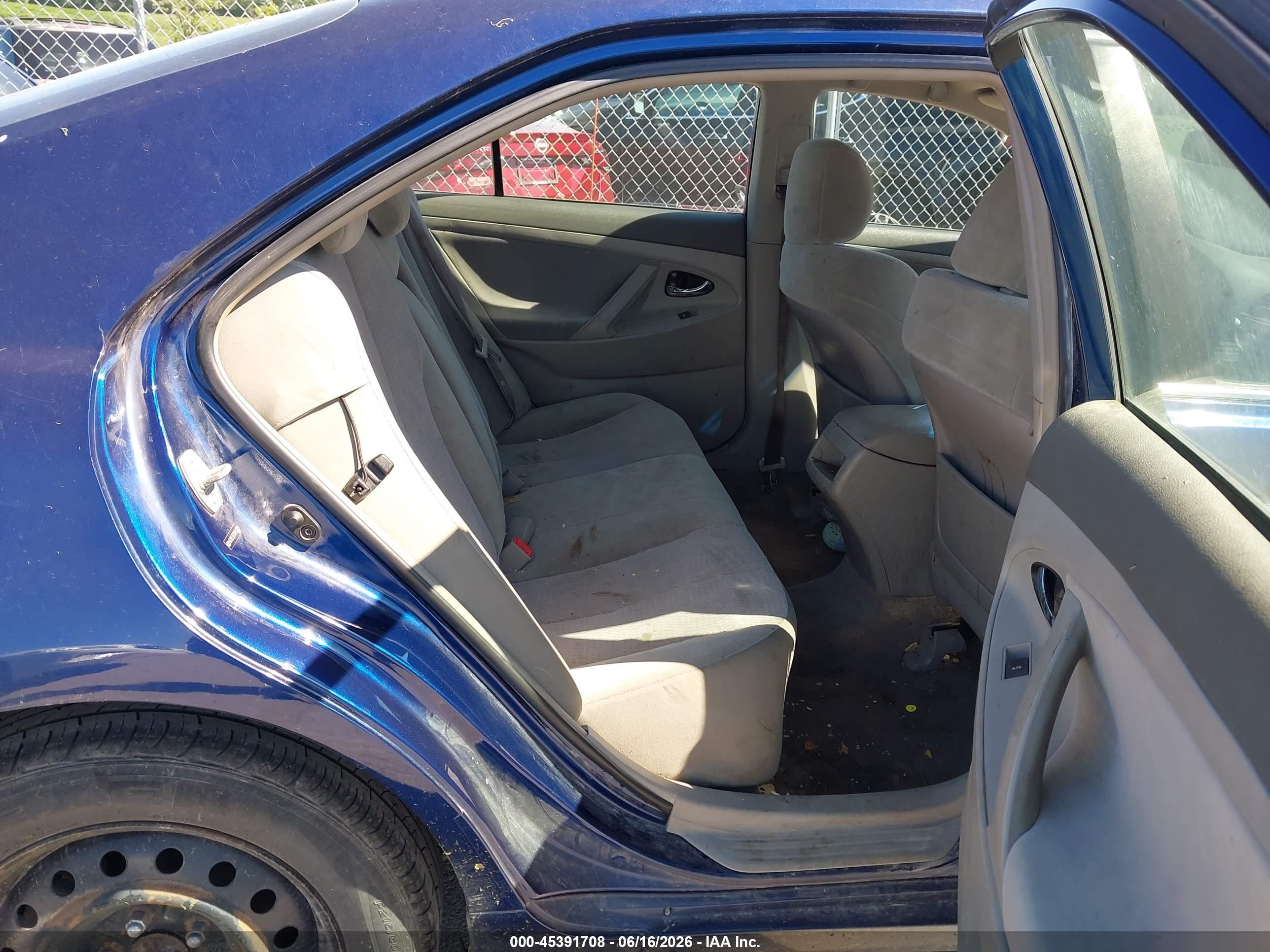 2010 Toyota Camry Le Blue vin: 4T1BF3EK1AU513279
