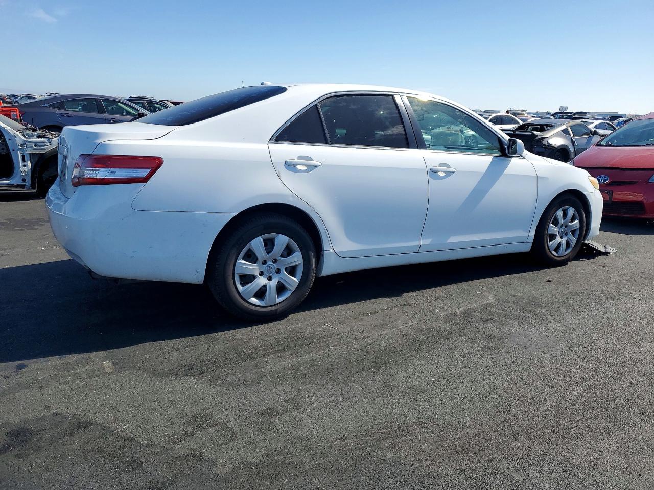 2010 Toyota Camry Le Белый vin: 4T1BF3EK1AU525044