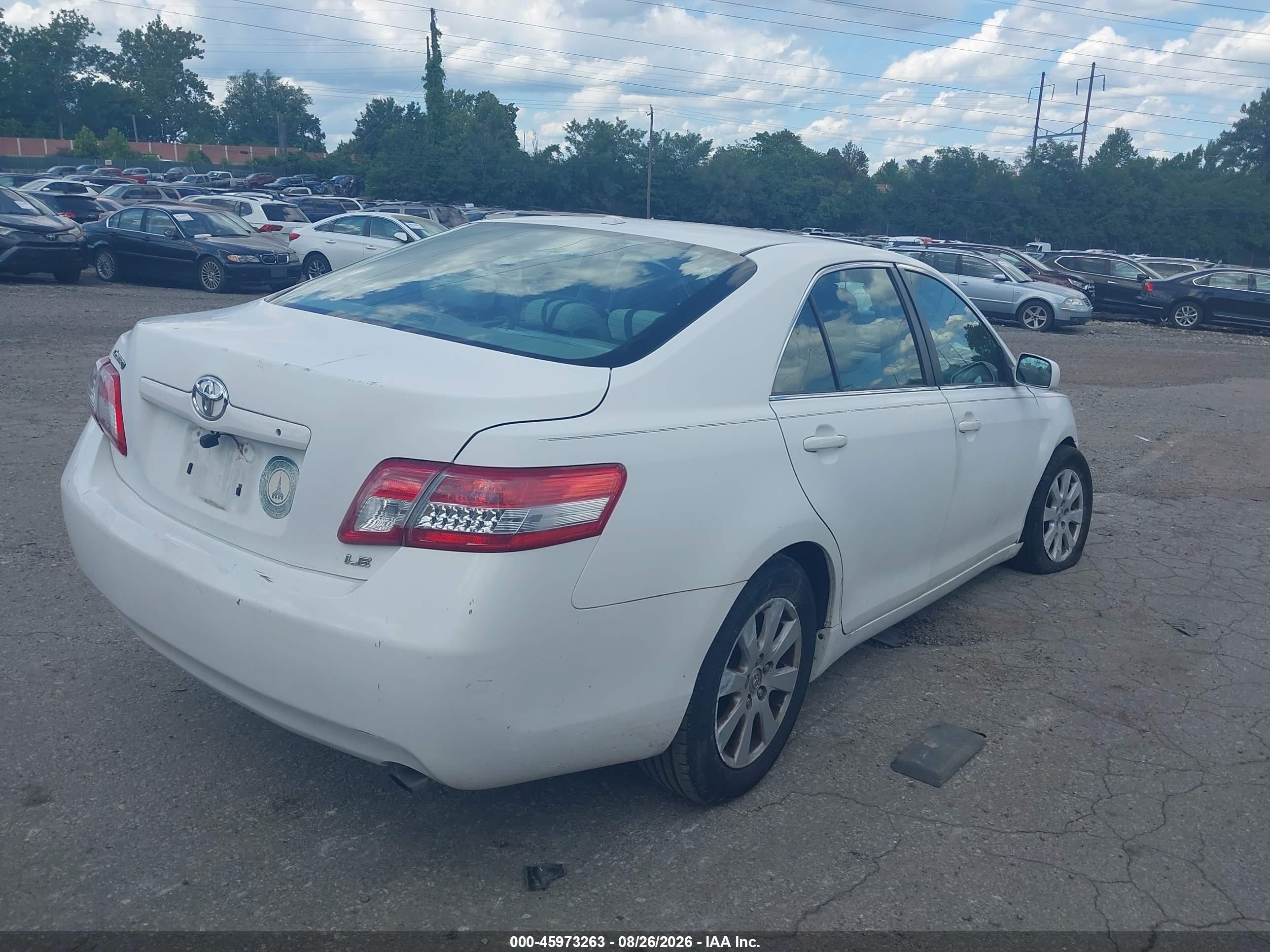 2010 Toyota Camry Le White vin: 4T1BF3EK1AU567018