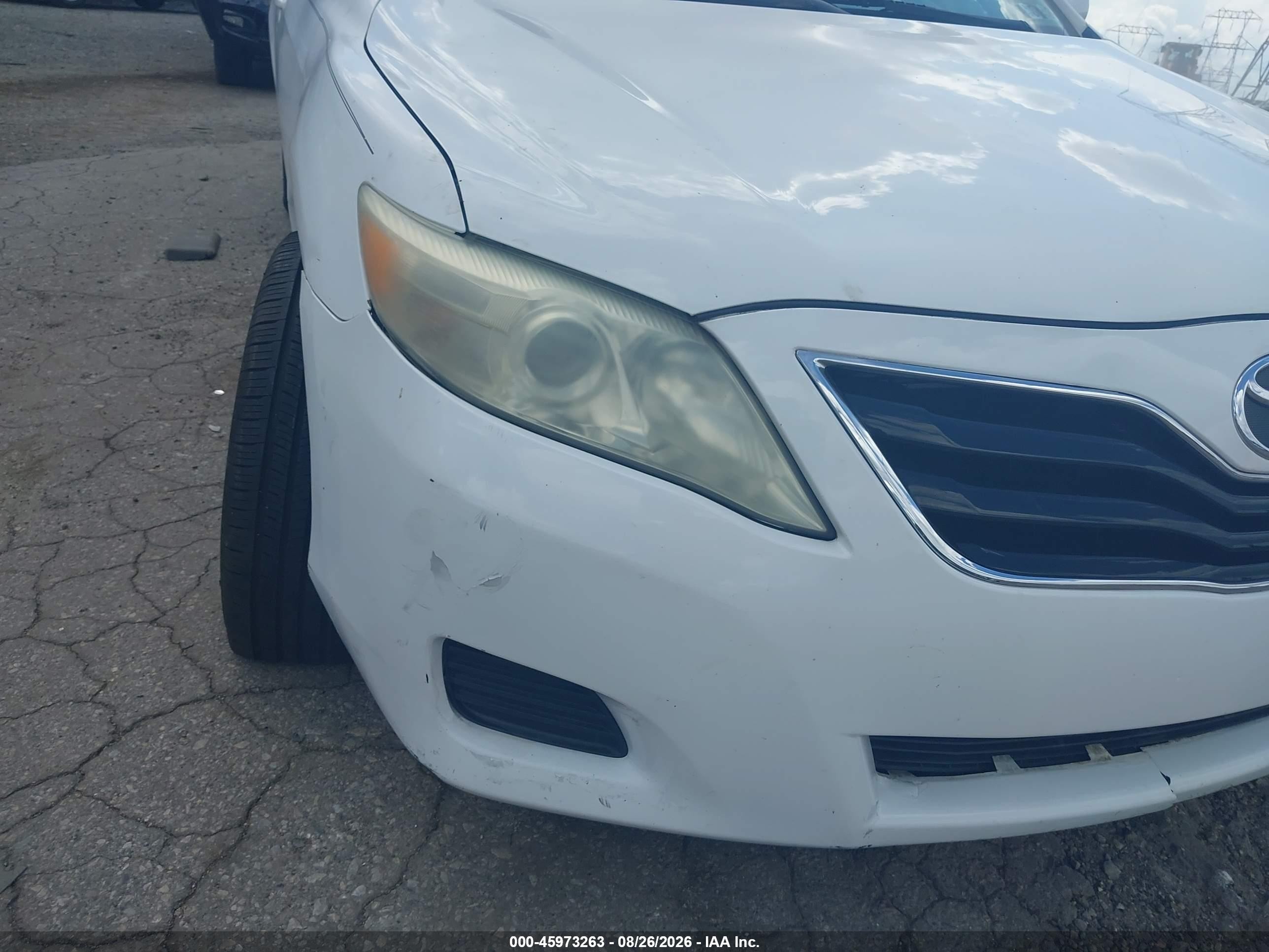 2010 Toyota Camry Le White vin: 4T1BF3EK1AU567018