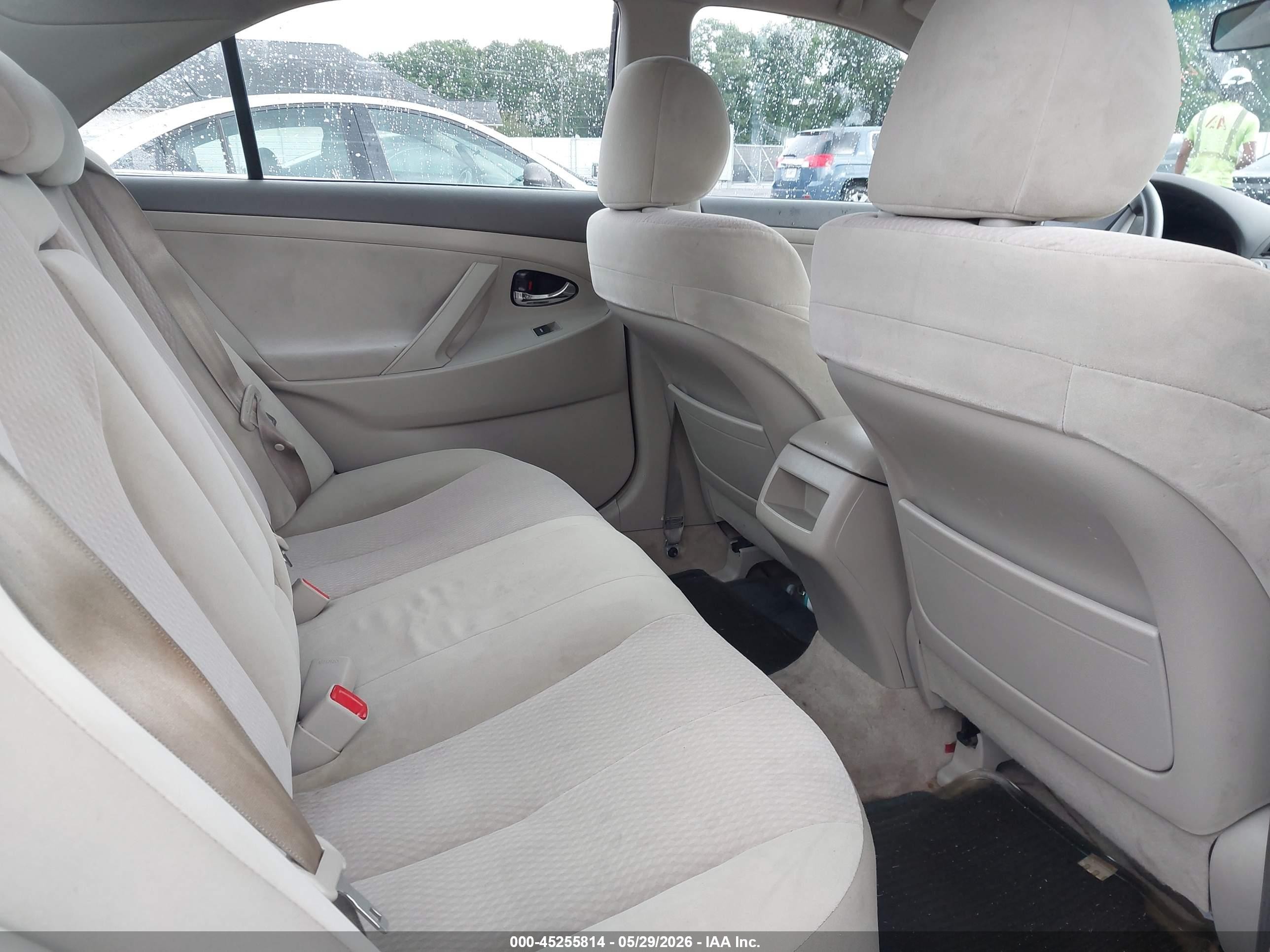 2011 Toyota Camry Le Gold vin: 4T1BF3EK1BU125728