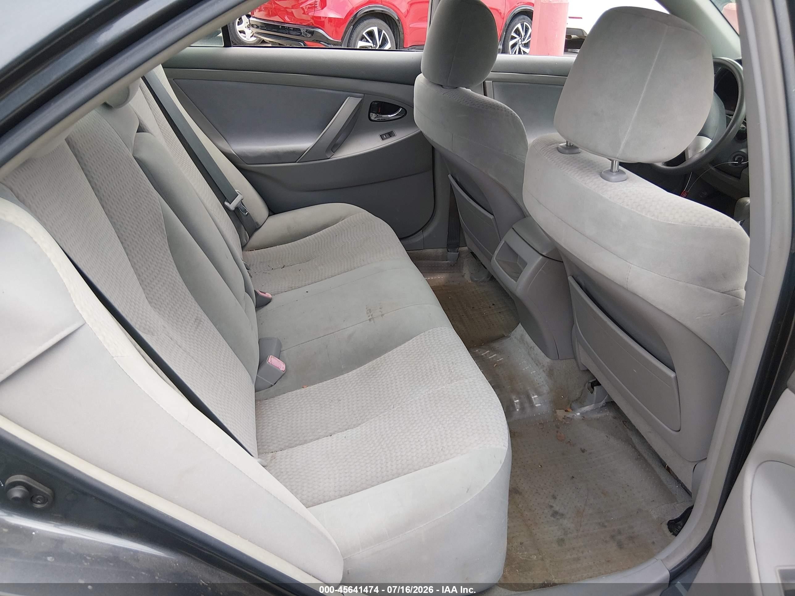 2011 Toyota Camry Le Gray vin: 4T1BF3EK1BU127799