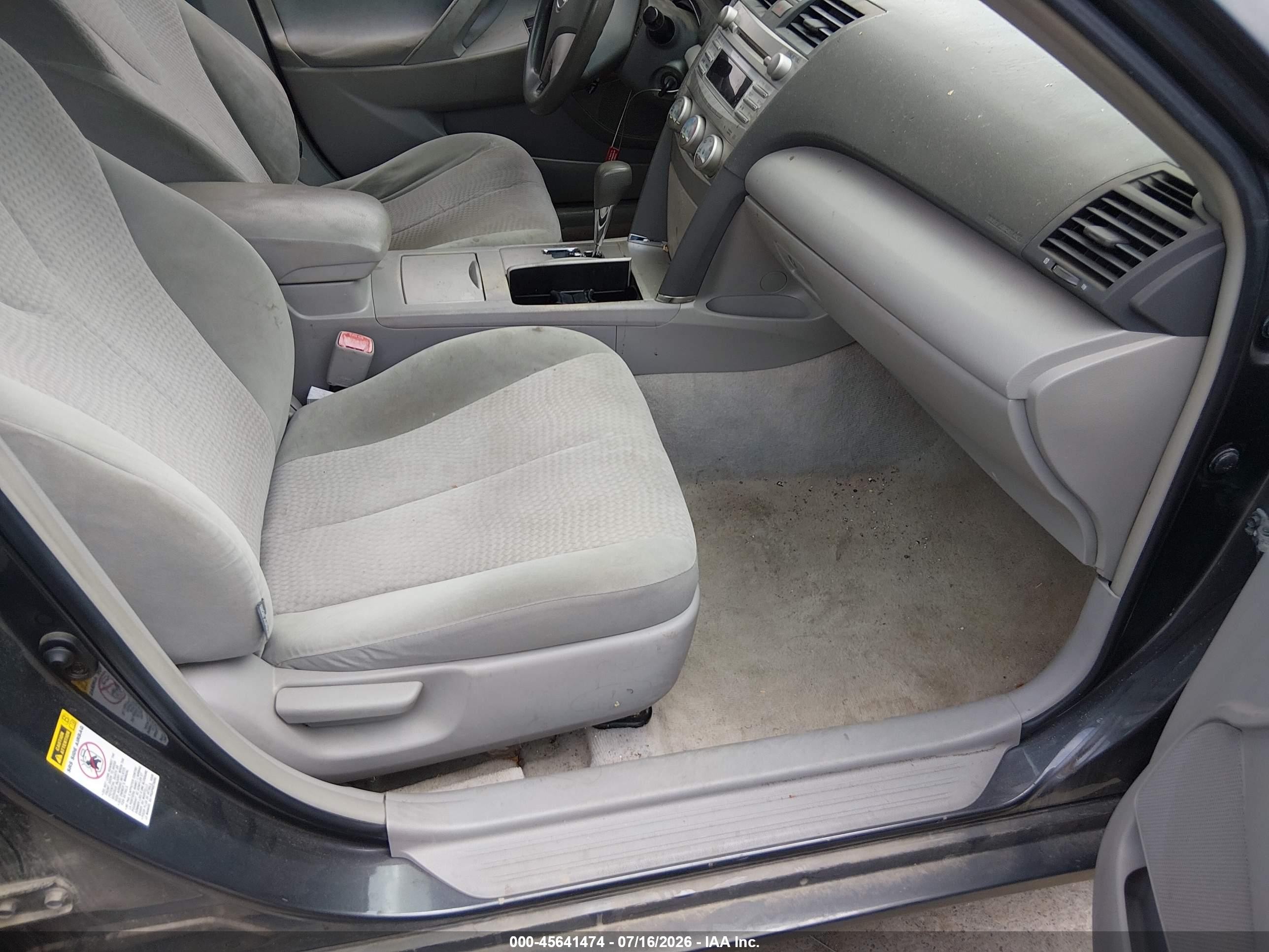 2011 Toyota Camry Le Gray vin: 4T1BF3EK1BU127799