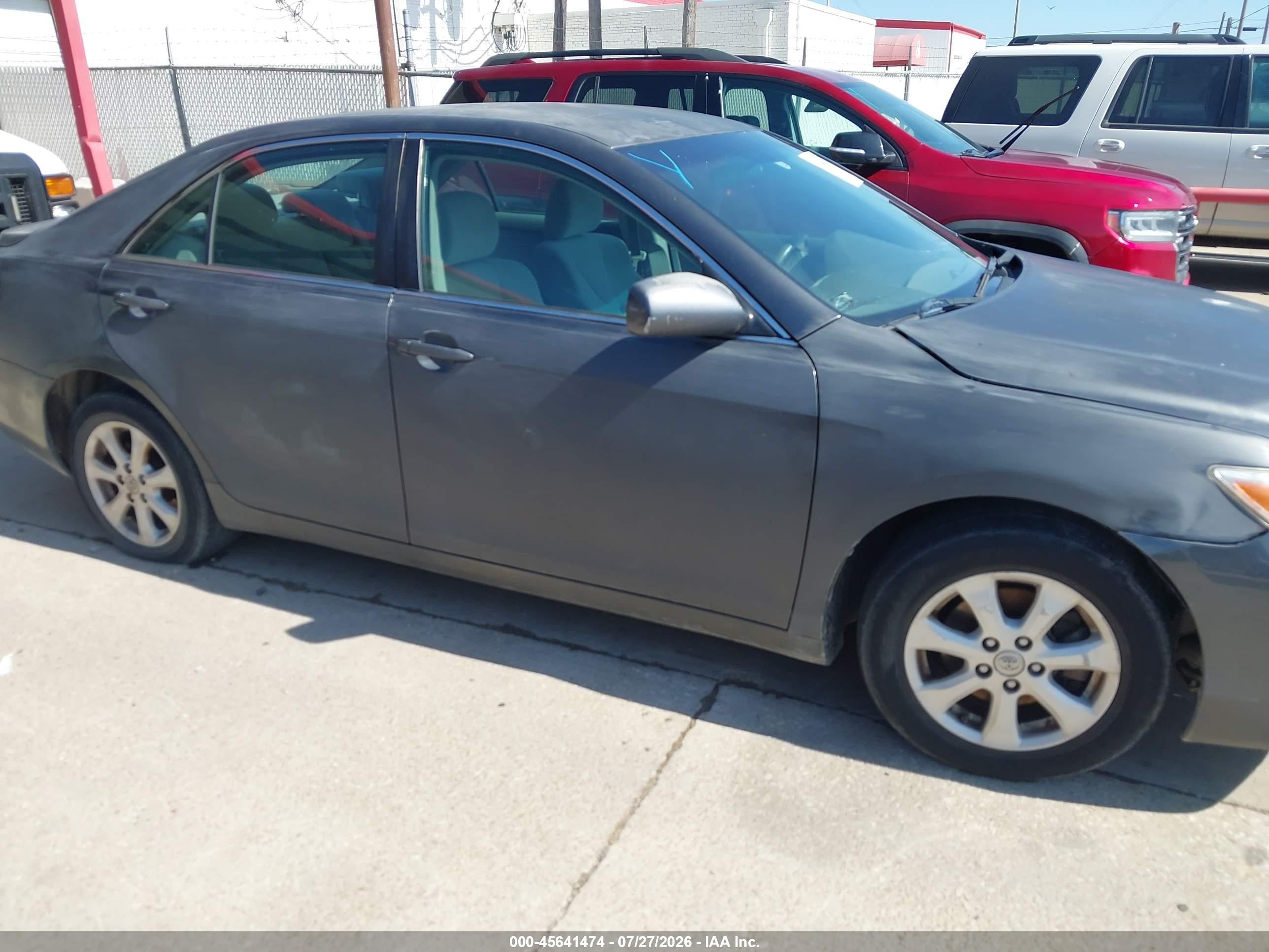 2011 Toyota Camry Le Gray vin: 4T1BF3EK1BU127799