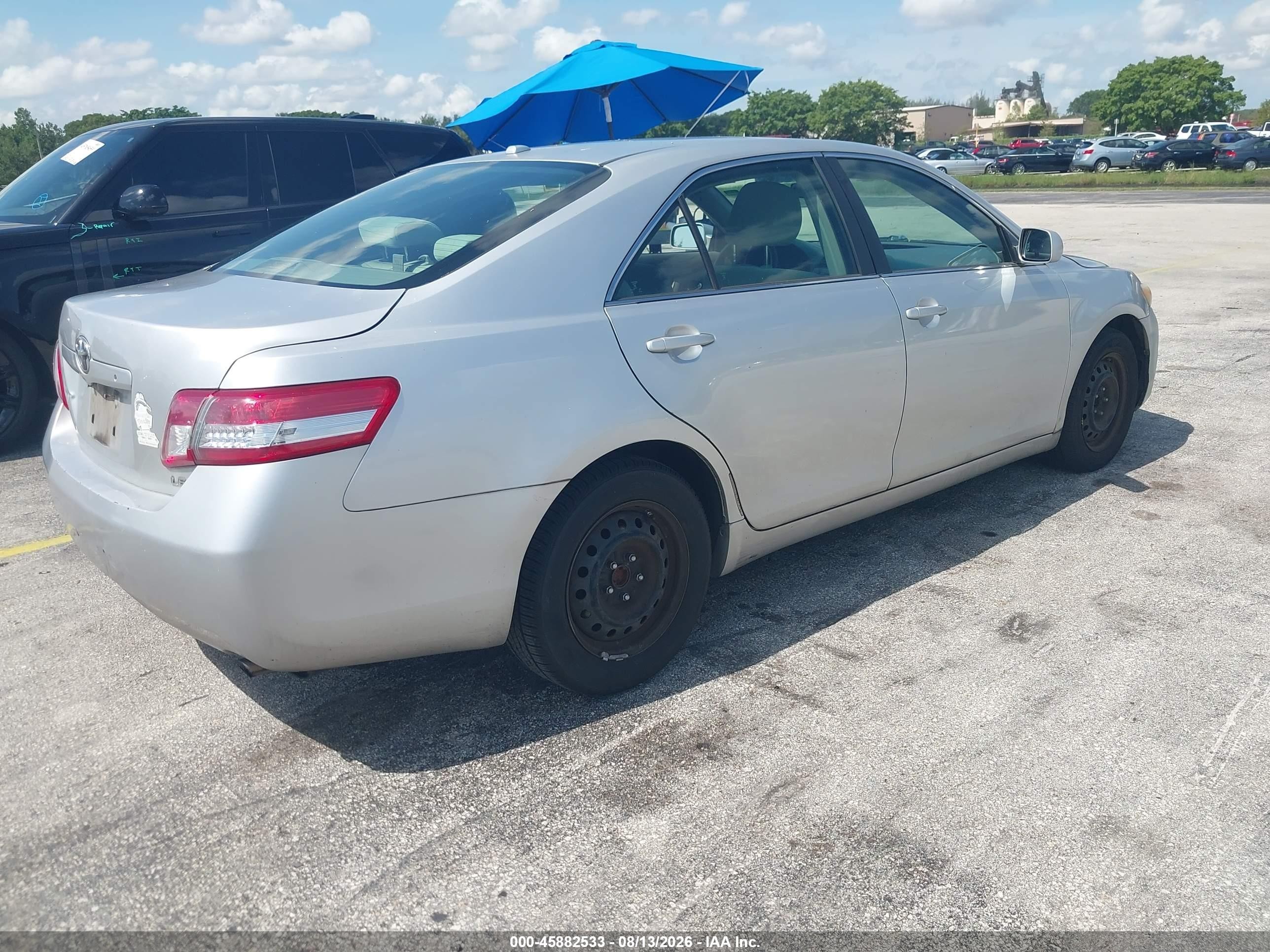 2011 Toyota Camry Le Silver vin: 4T1BF3EK1BU138012