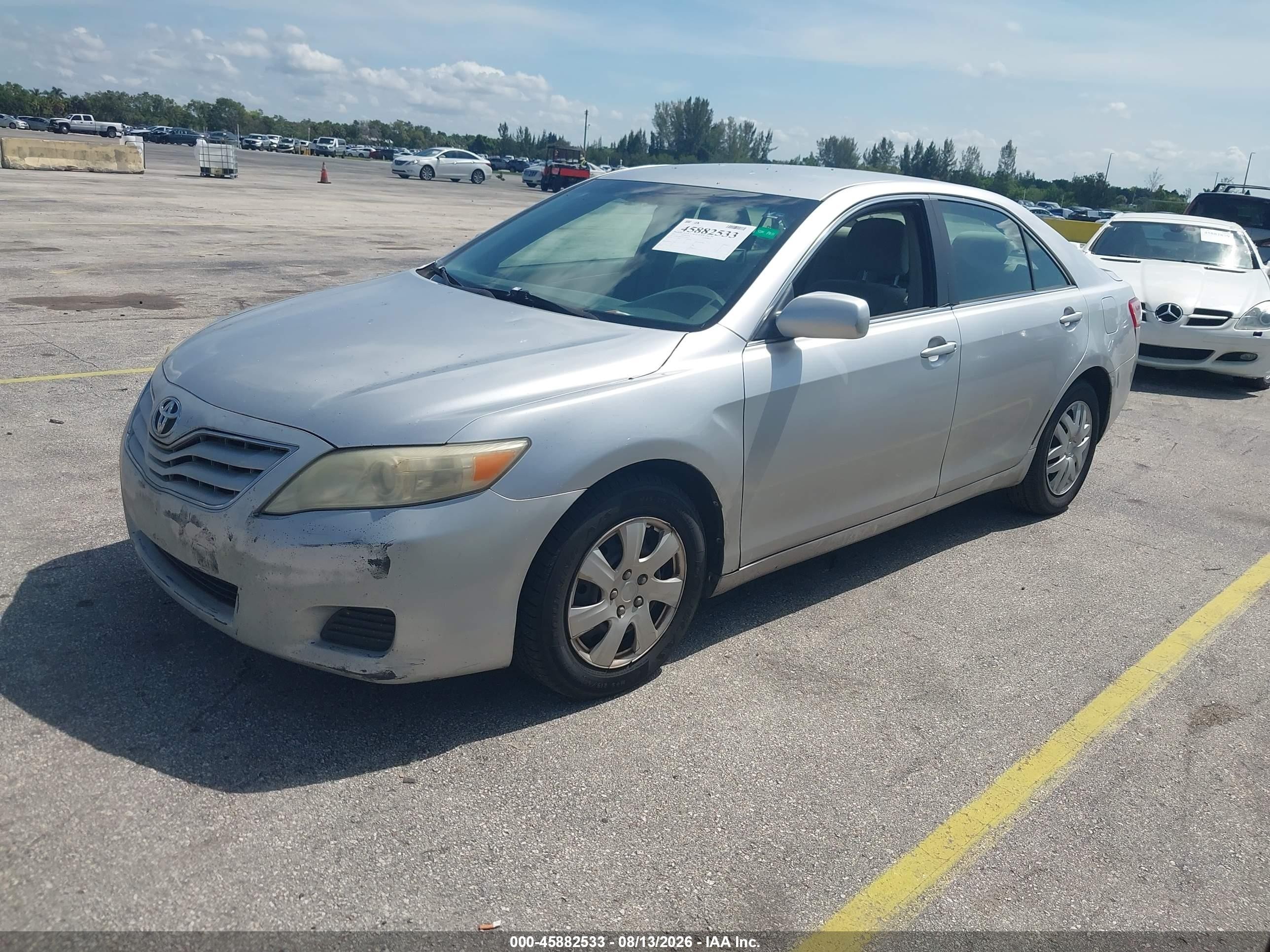 2011 Toyota Camry Le Silver vin: 4T1BF3EK1BU138012