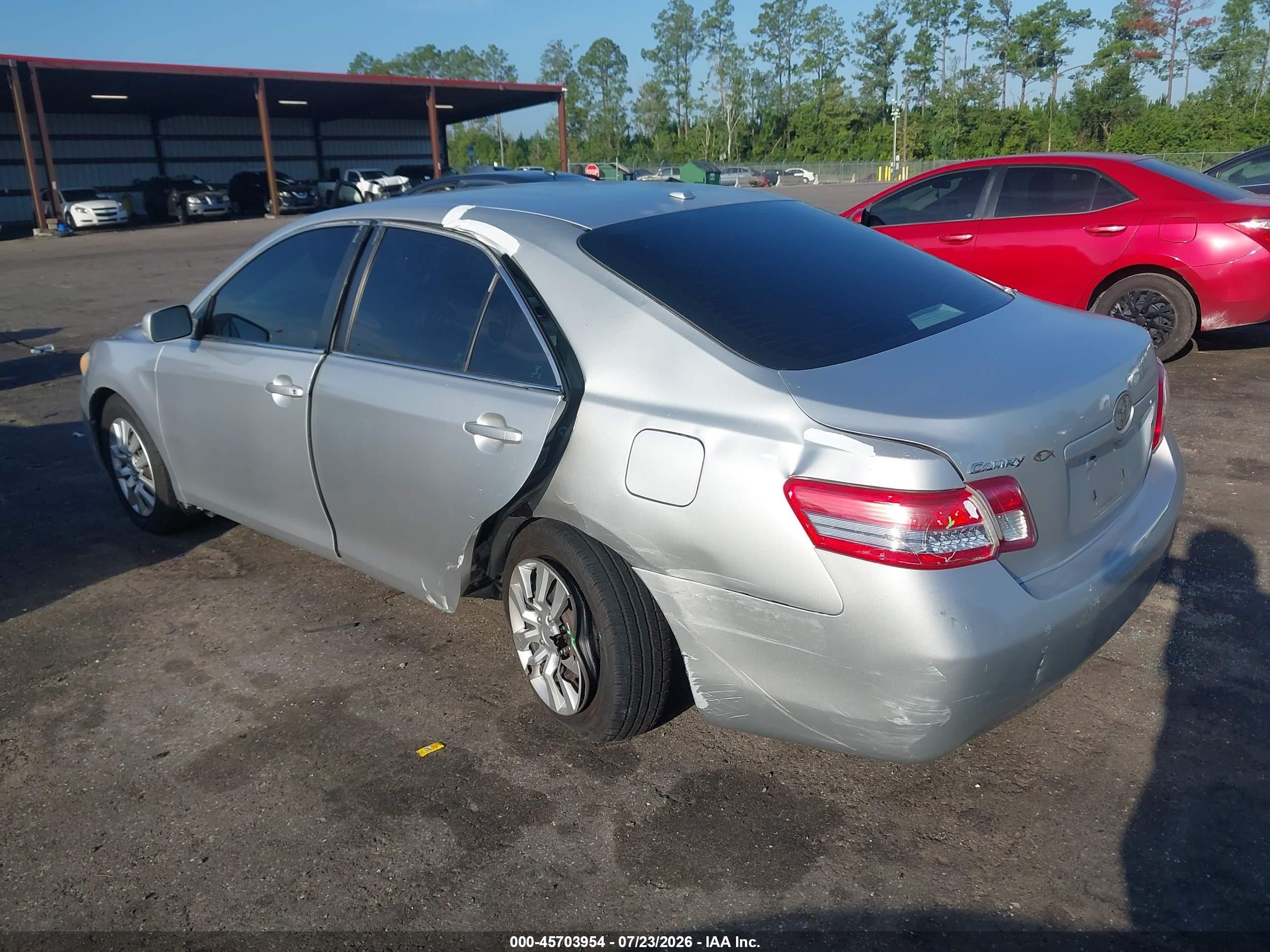 2011 Toyota Camry   White vin: 4T1BF3EK1BU142593