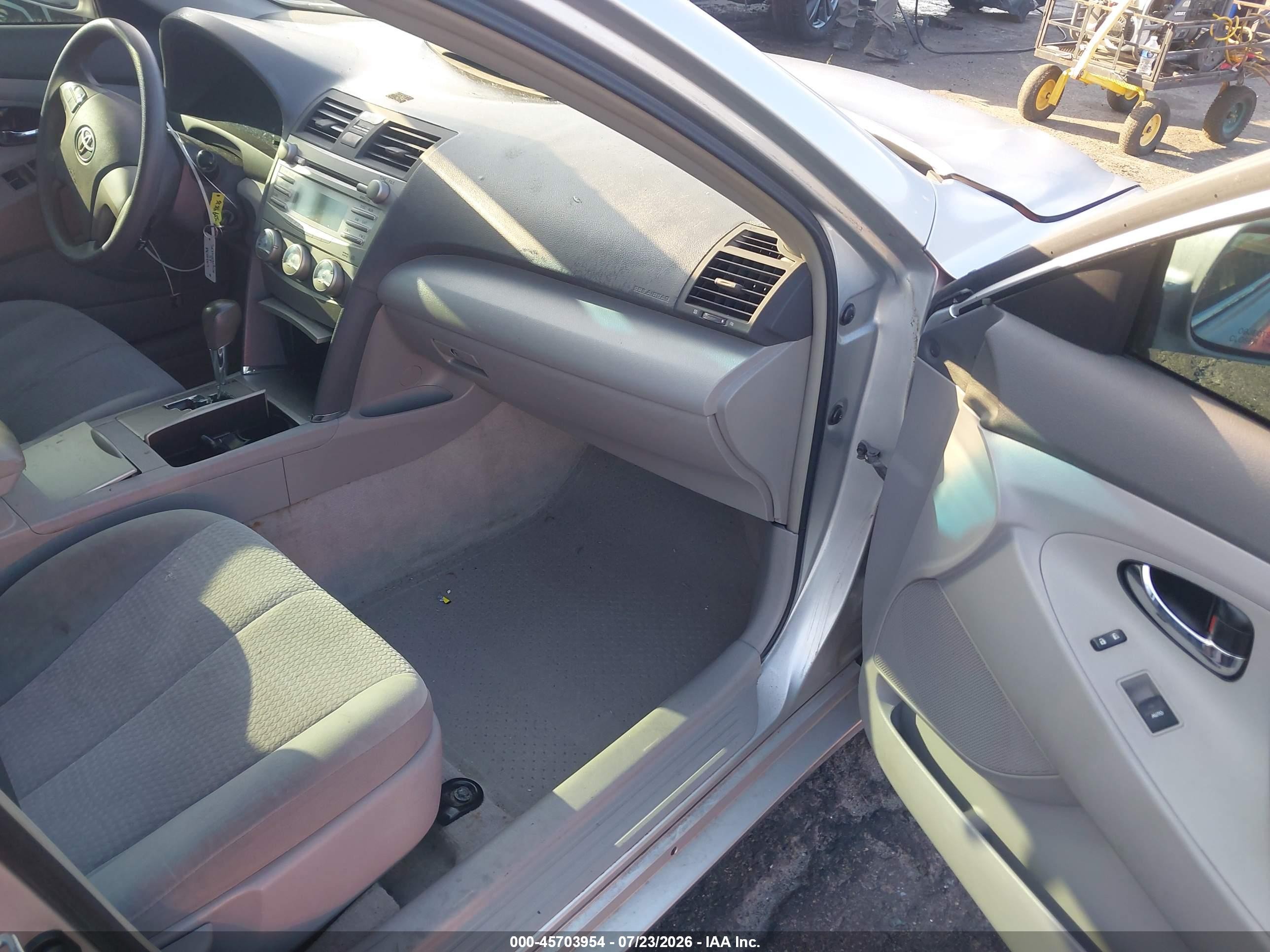 2011 Toyota Camry   White vin: 4T1BF3EK1BU142593