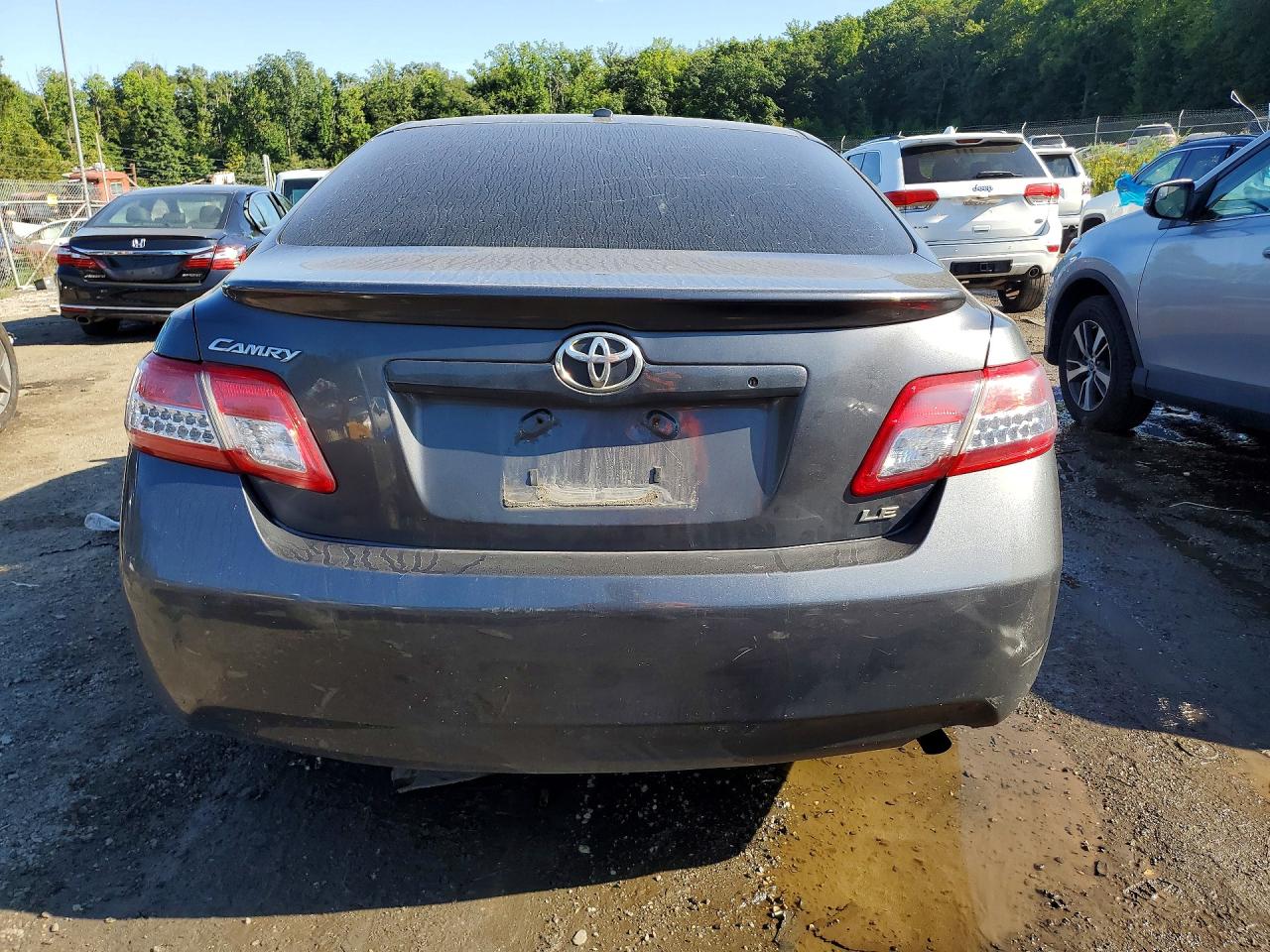 2011 Toyota Camry Le Gray vin: 4T1BF3EK1BU147678