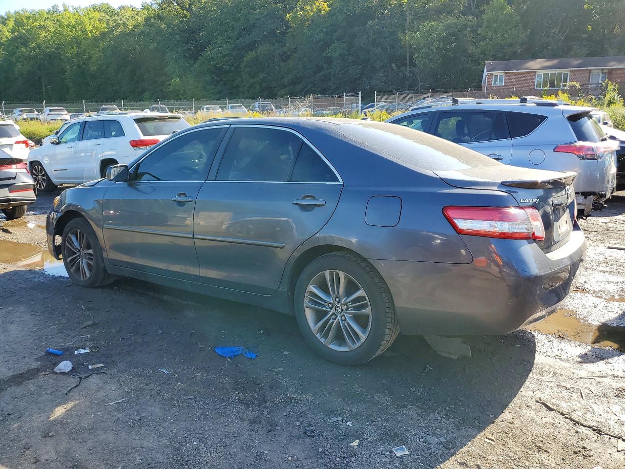 2011 Toyota Camry Le Gray vin: 4T1BF3EK1BU147678
