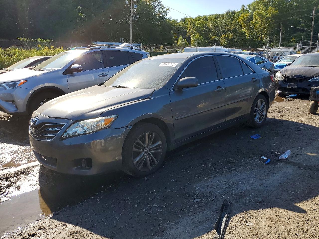 2011 Toyota Camry Le Gray vin: 4T1BF3EK1BU147678
