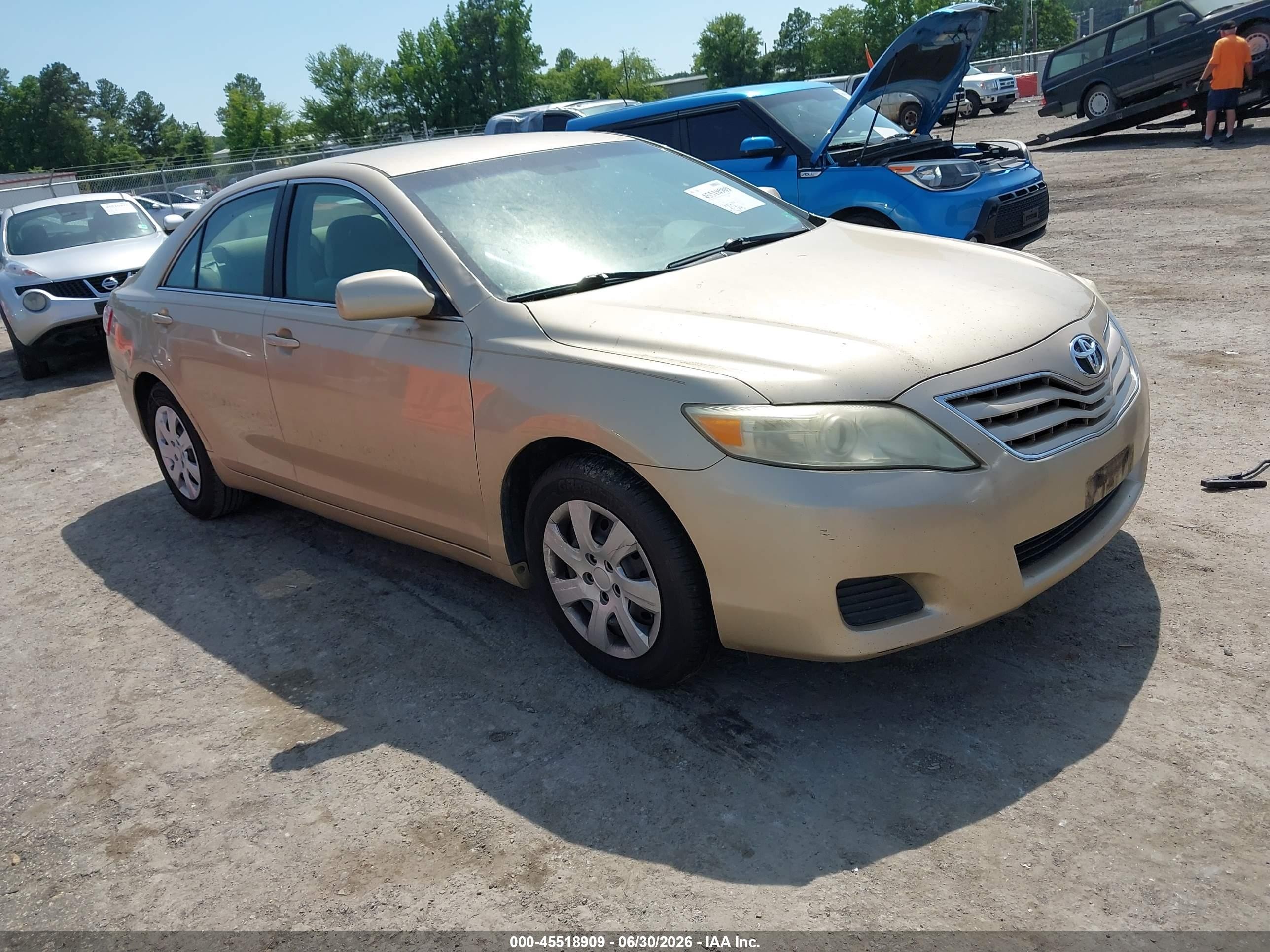 2011 Toyota Camry Le Gold vin: 4T1BF3EK1BU156364