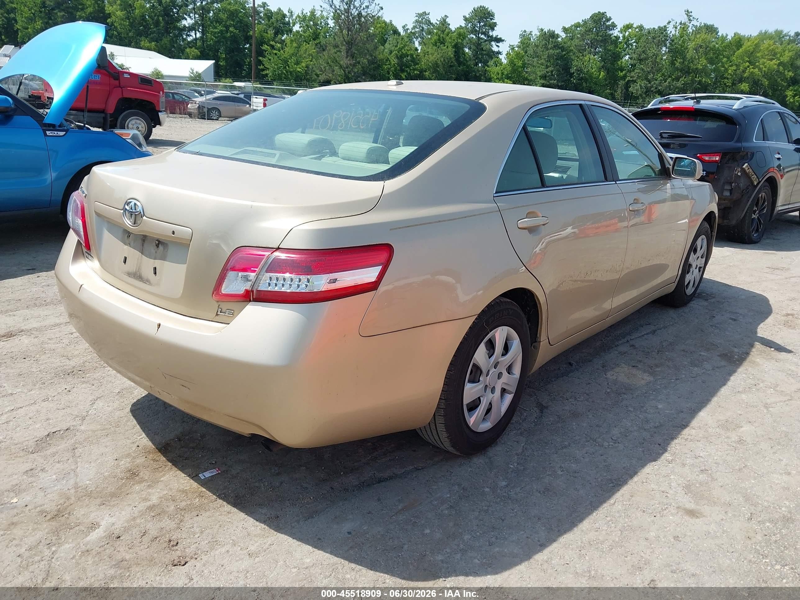 2011 Toyota Camry Le Gold vin: 4T1BF3EK1BU156364