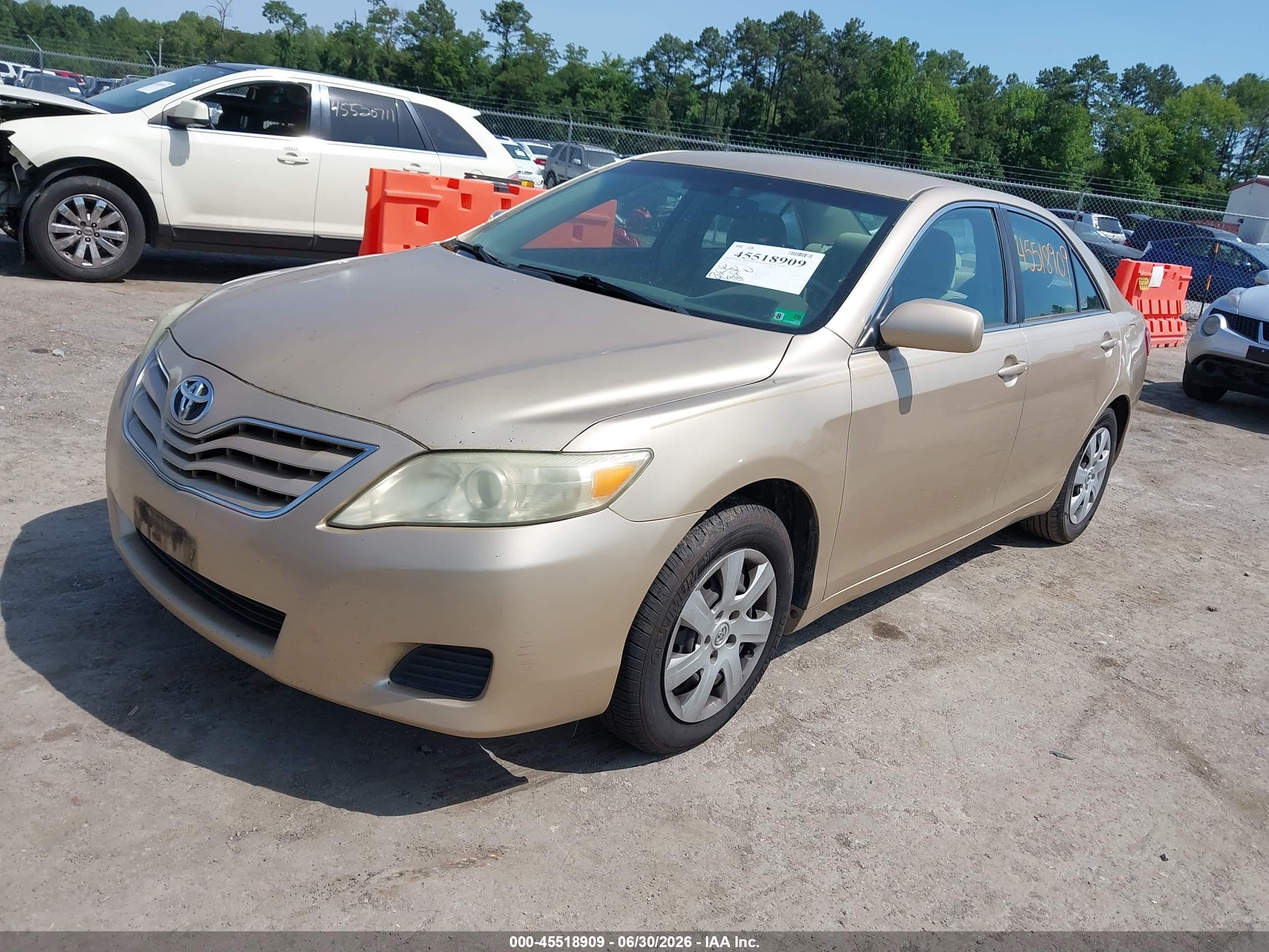 2011 Toyota Camry Le Gold vin: 4T1BF3EK1BU156364