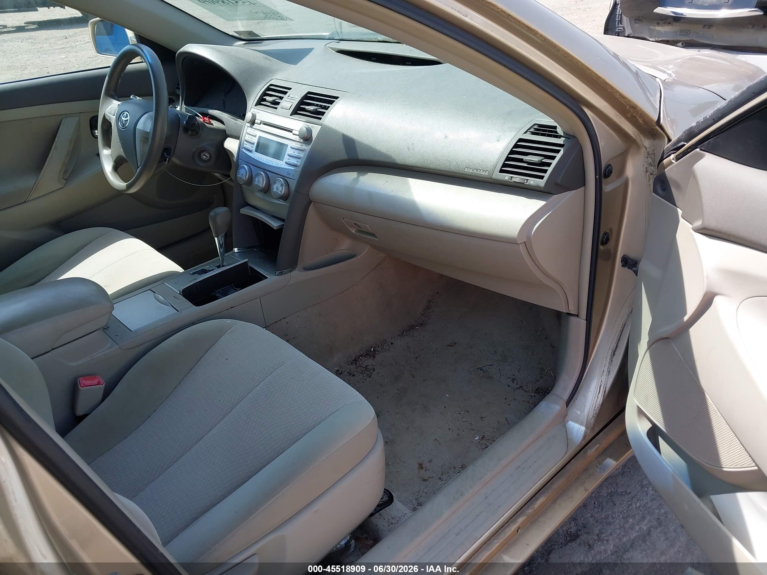 2011 Toyota Camry Le Gold vin: 4T1BF3EK1BU156364