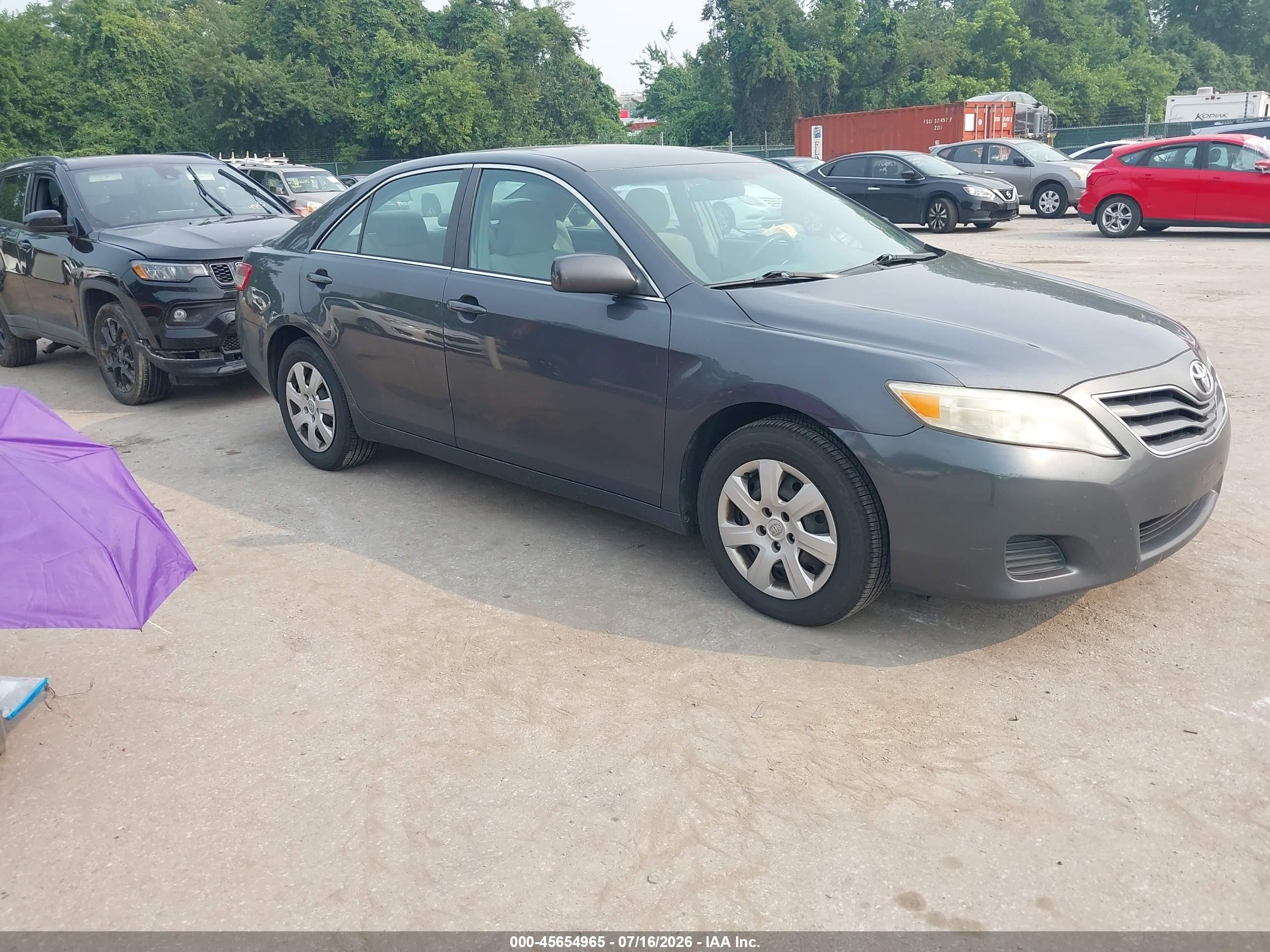 2011 Toyota Camry Le Gray vin: 4T1BF3EK1BU190112