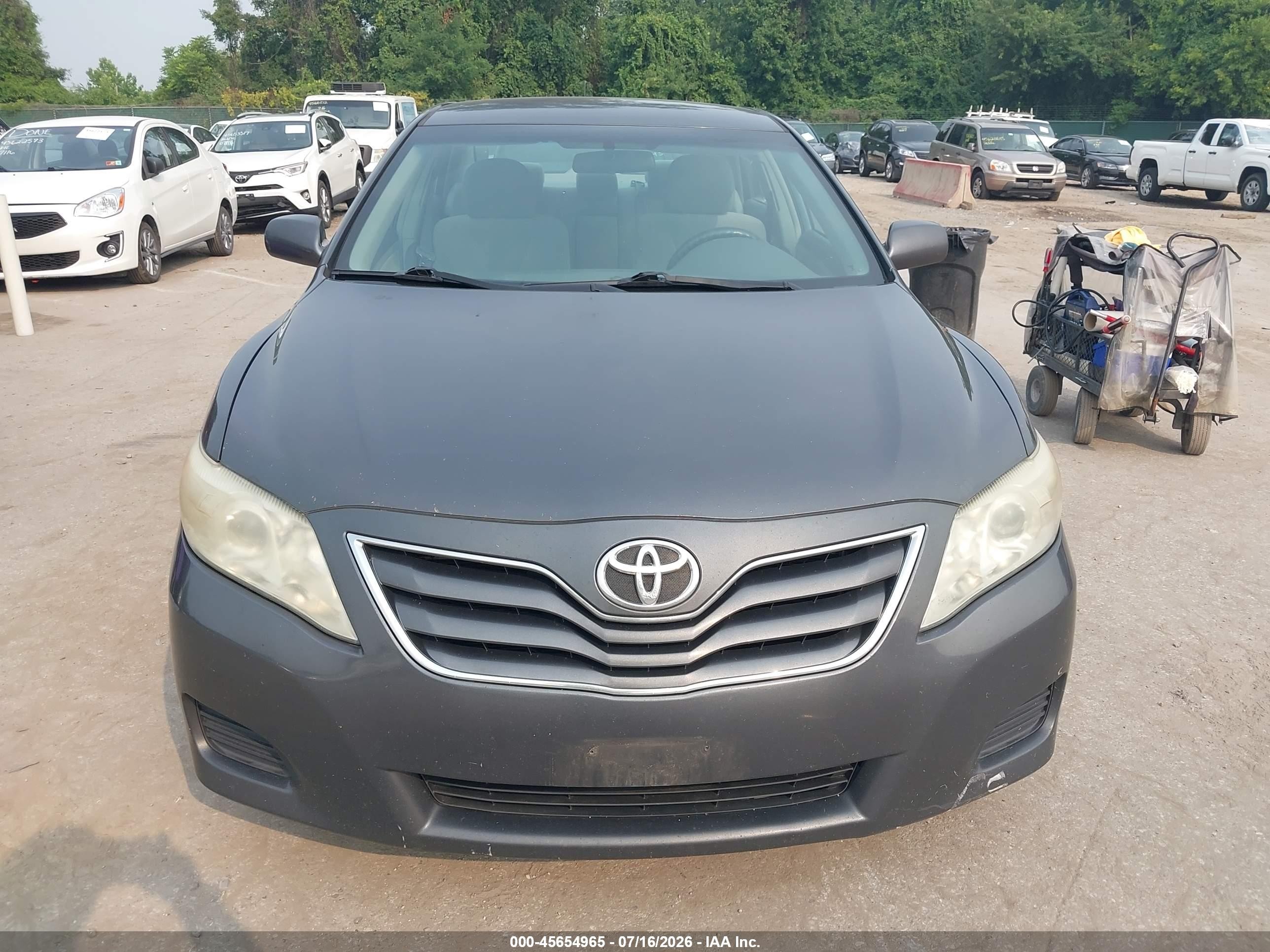 2011 Toyota Camry Le Gray vin: 4T1BF3EK1BU190112