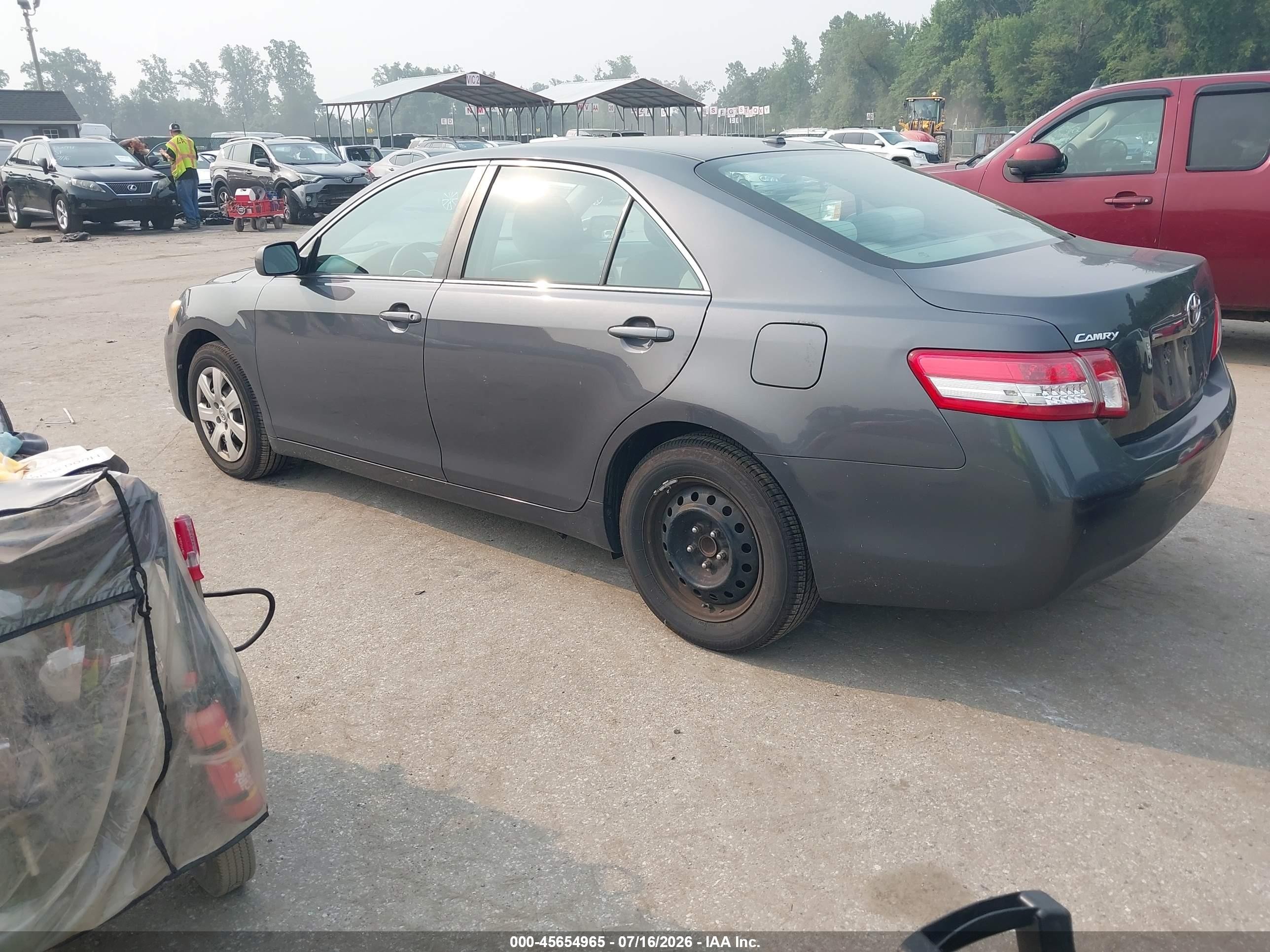 2011 Toyota Camry Le Gray vin: 4T1BF3EK1BU190112