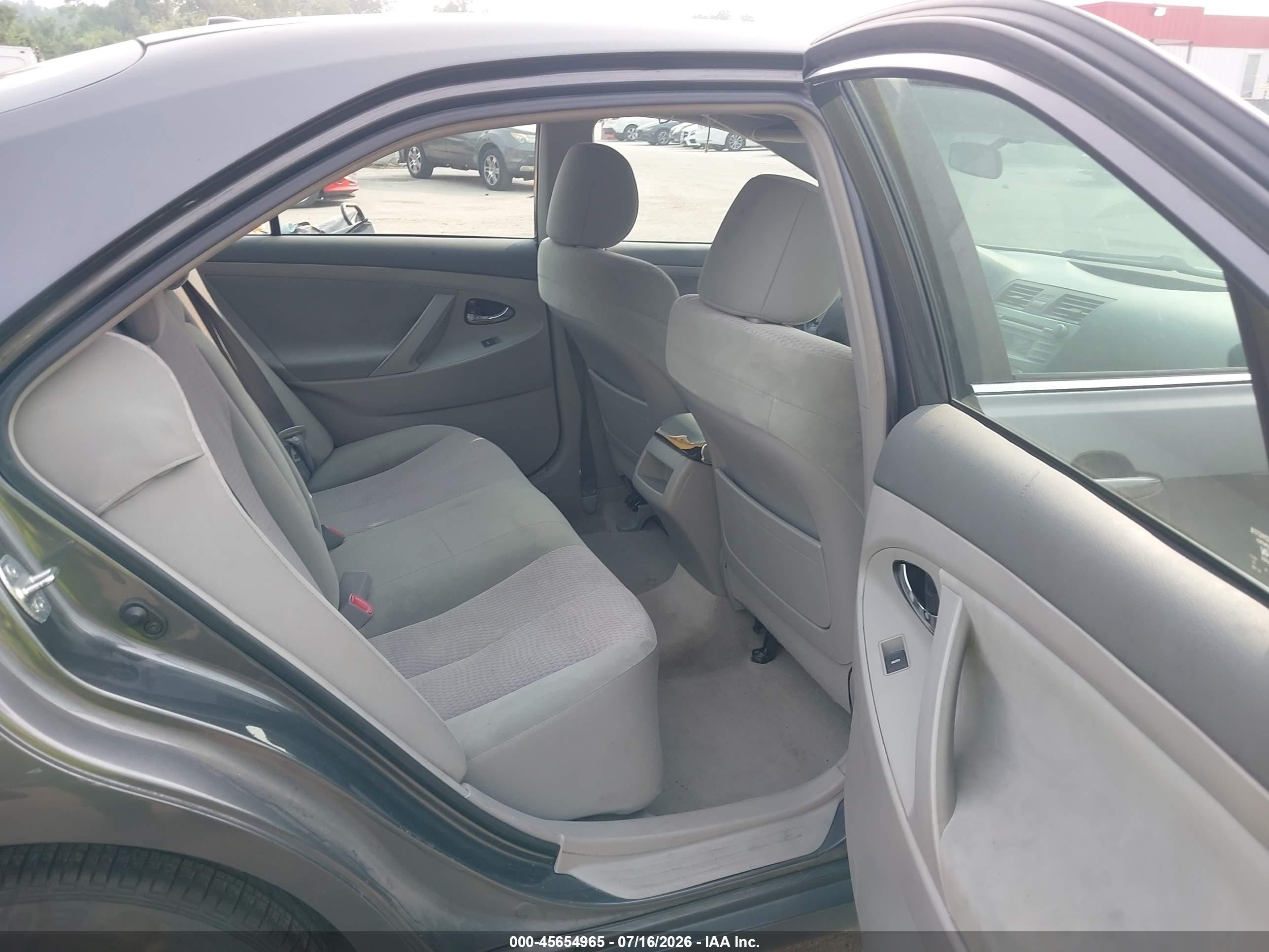 2011 Toyota Camry Le Gray vin: 4T1BF3EK1BU190112