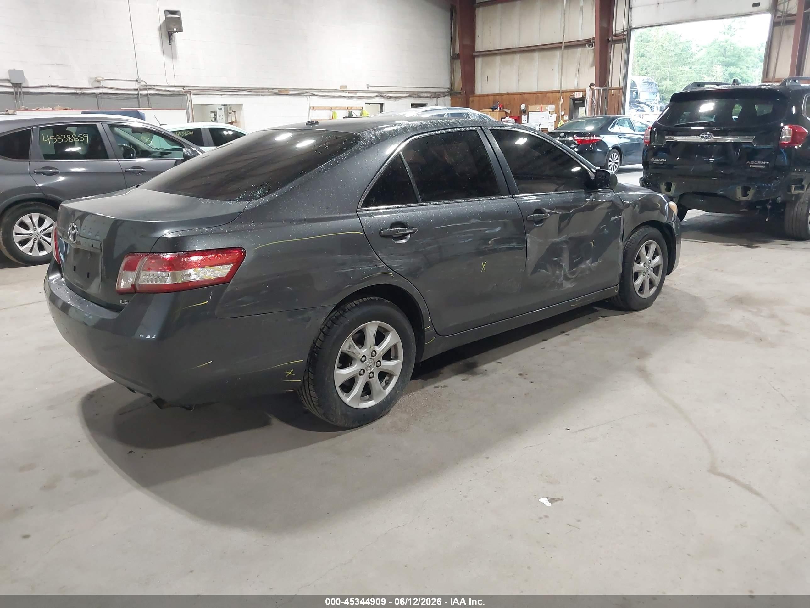 2011 Toyota Camry Le Gray vin: 4T1BF3EK1BU200024